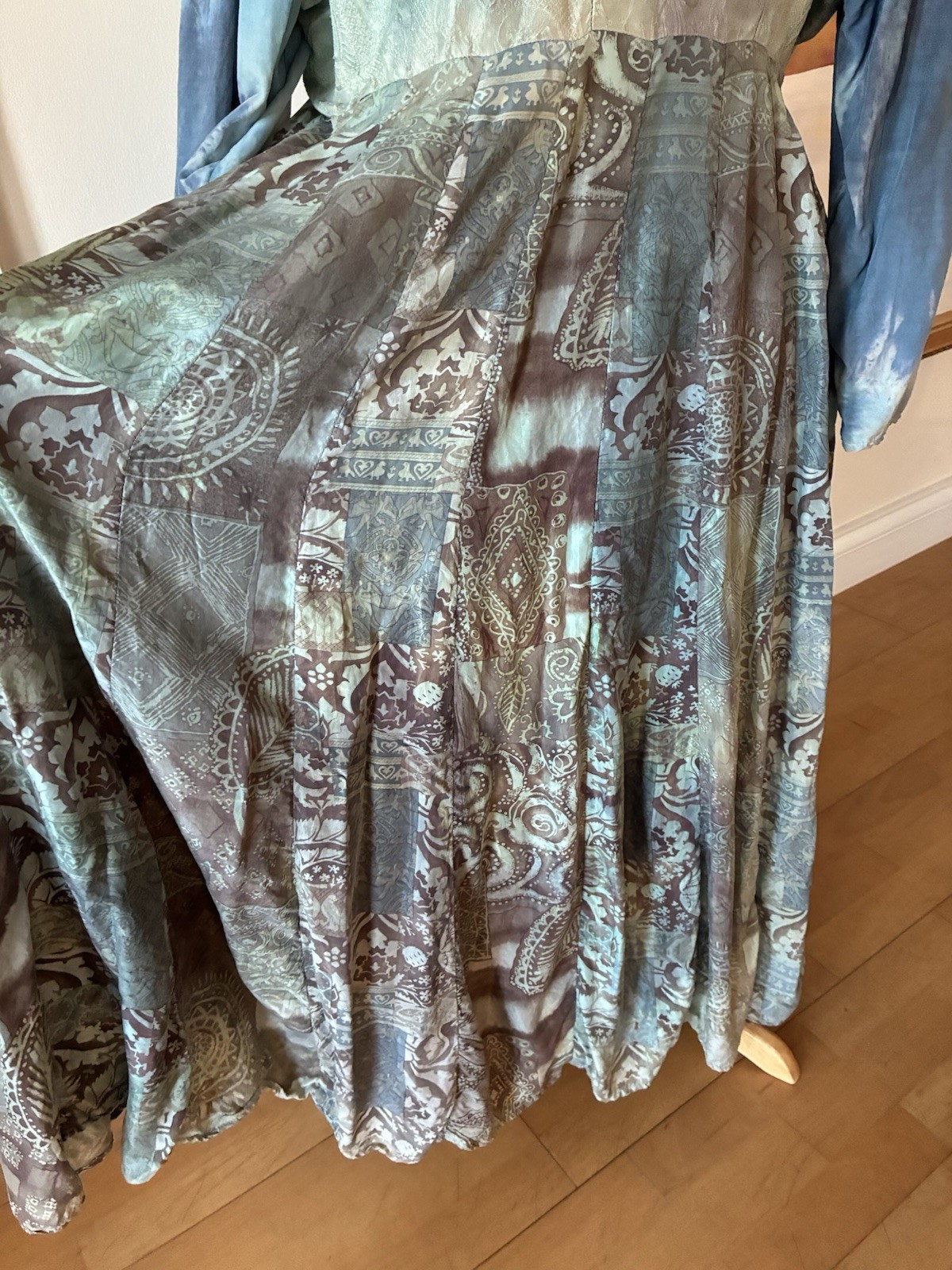 URU St. Rrik 100% Silk Rayon Dyed Artsy Boho Lagenlook Maxi Art Wear Dress M/L