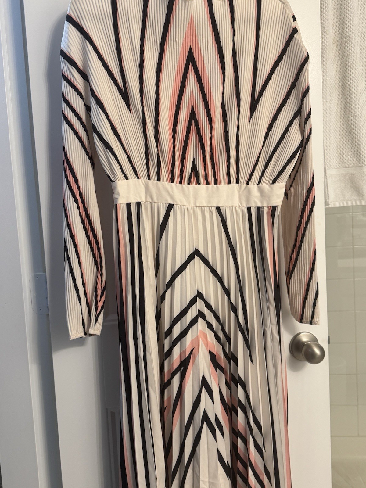 Women’s Maxi Dress L Long Sleeve V-Neck Chevron Stripe White Black Pink