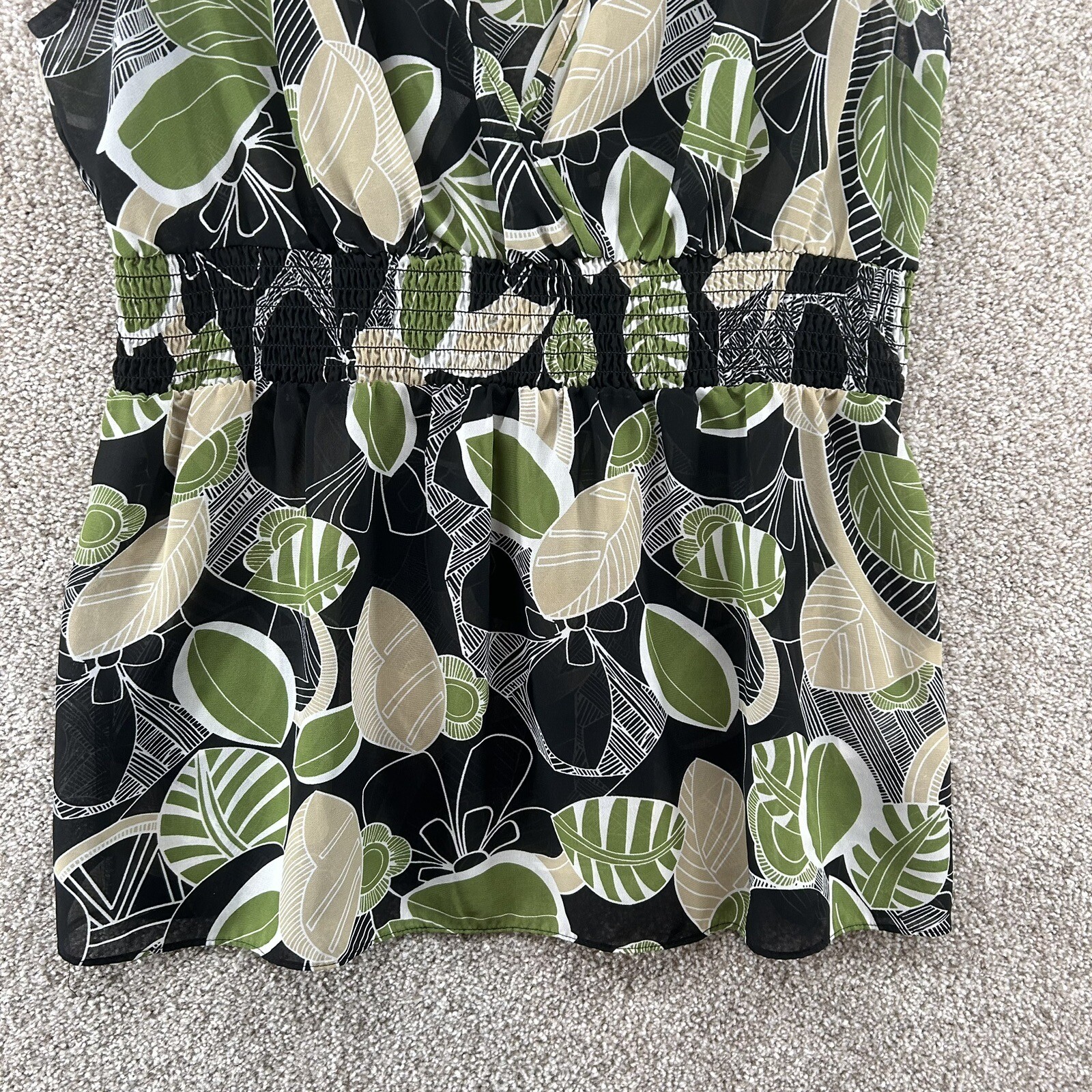 Apt. 9 Women’s Size L Green & Black Leaf Design V-Neck Cap Sleeve Top