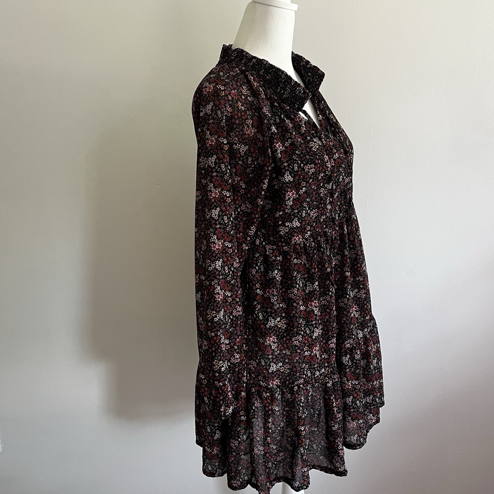 American Eagle XS Black Floral Chiffon Smocked Tiered Ruffle V-Neck Mini Dress