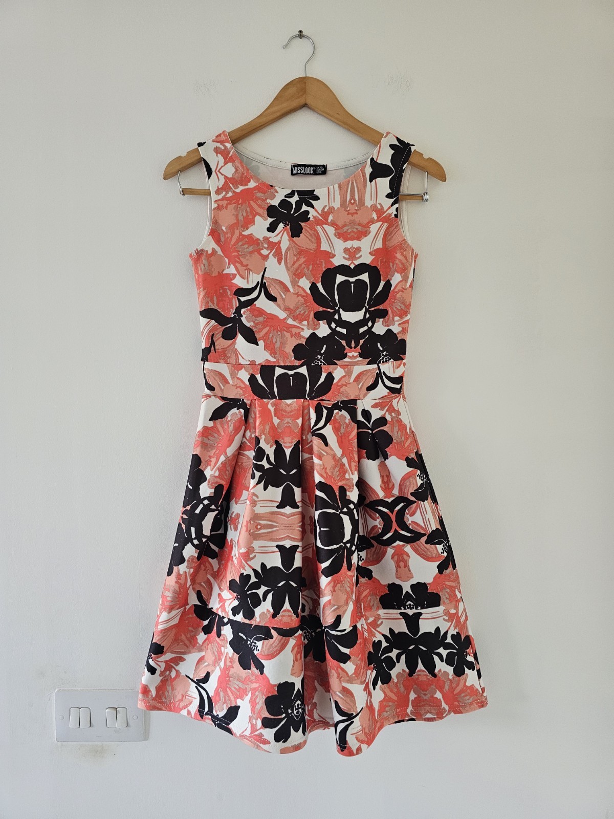 Woman’s lovely fit and flare, skater, summer, dress size 10.. Misslook