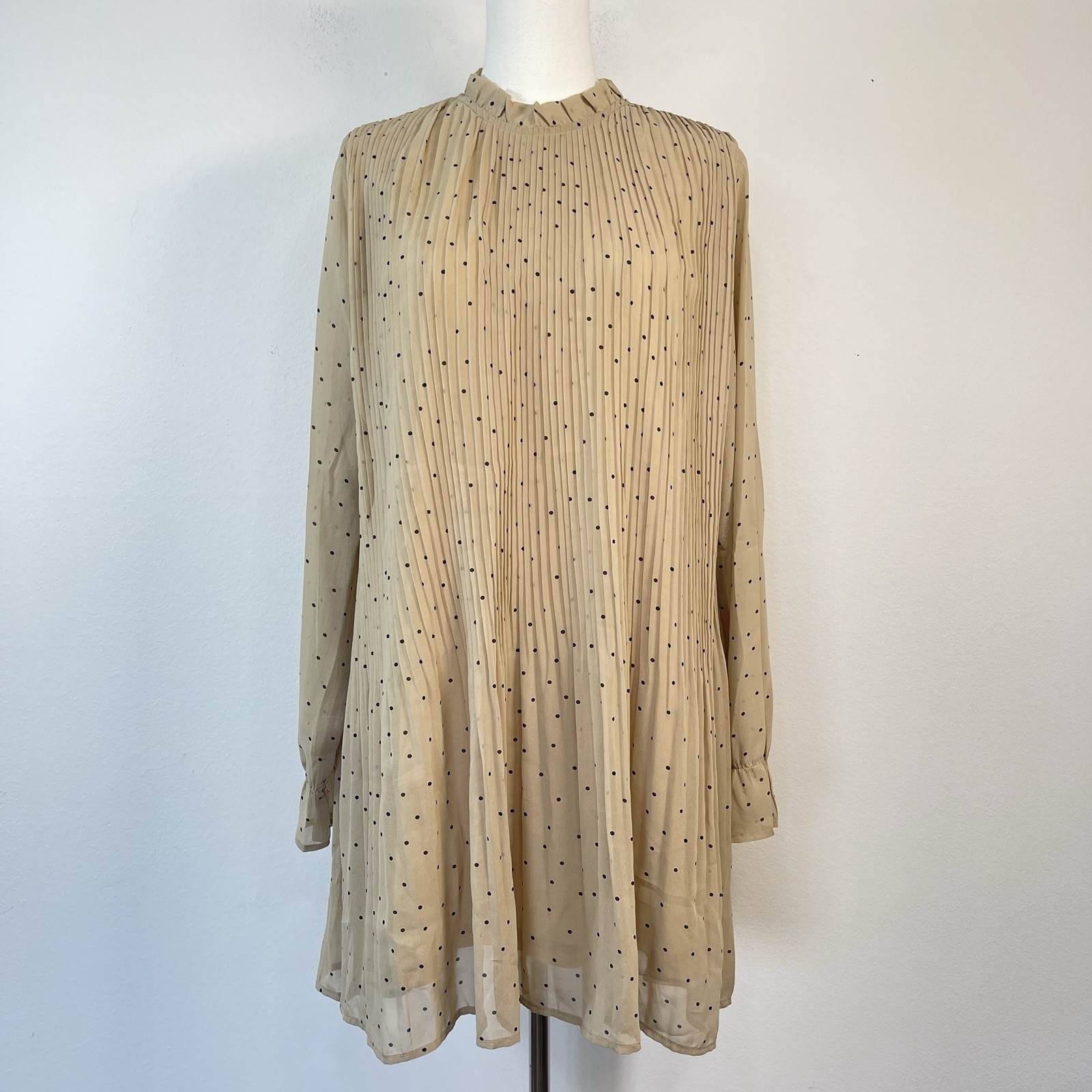 MOD REF Pleated Shift Mini Dress Size M Cream Polka Dots Romantic Retro