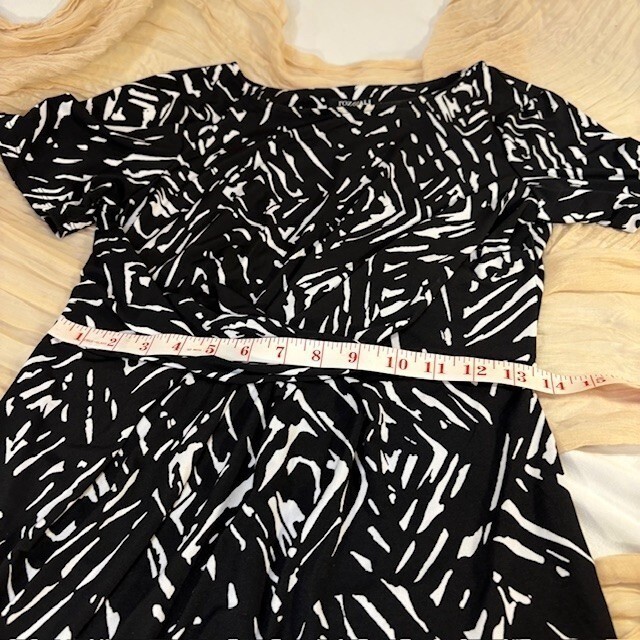 Roz & ALI Black White Geometric Print Short Sleeve Maxi Dress Size S