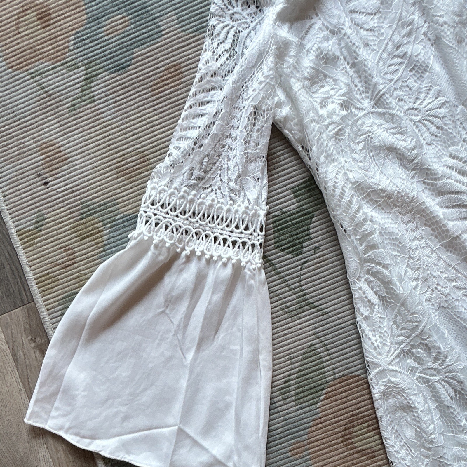 EillyBazar White Floral Lace Shift Dress Bell Long Sleeve Round Neck Short L