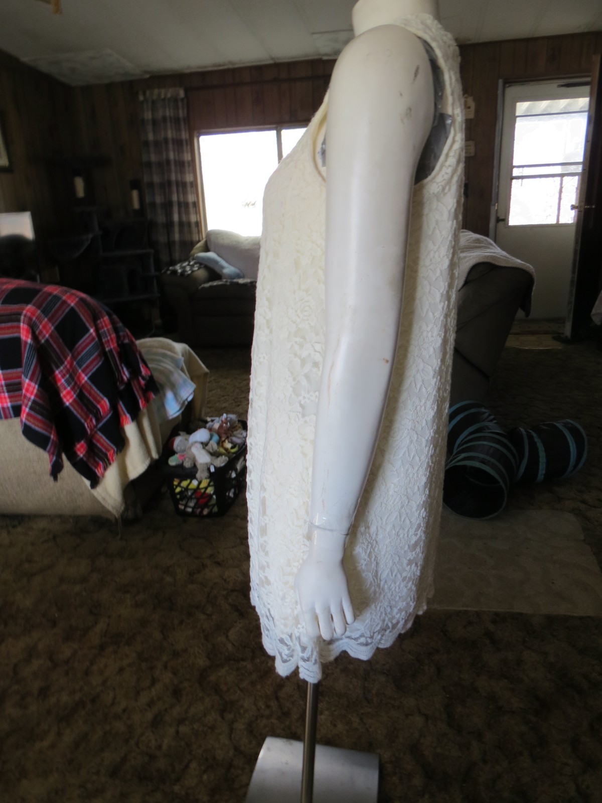 NEW, BEAUTIFUL & STYLISH RUE 21 SOFT IVORY FLORAL LACE OVER LINING DRESS SZ M