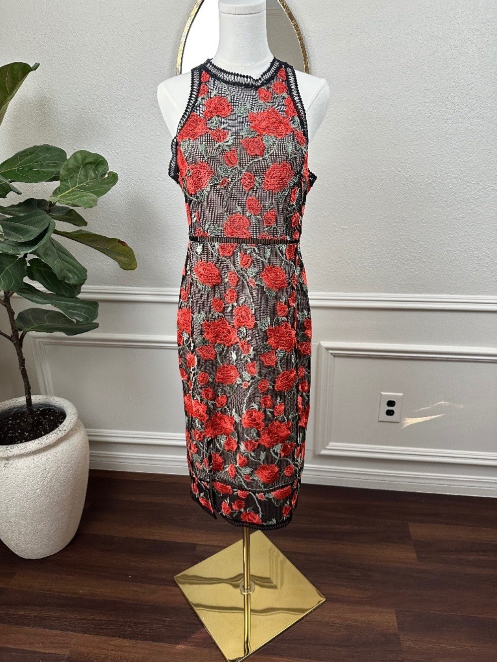 Bombshell Romantic | Gianni Bini | Rose Embroidered Mesh Chic Dress | Large| EUC