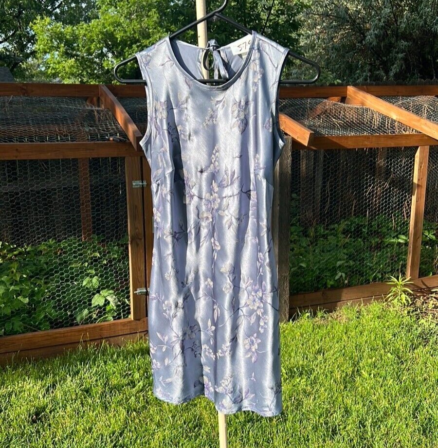 EUC 5•7•9 Lavender Floral Satin Dress • Size 3 Juniors