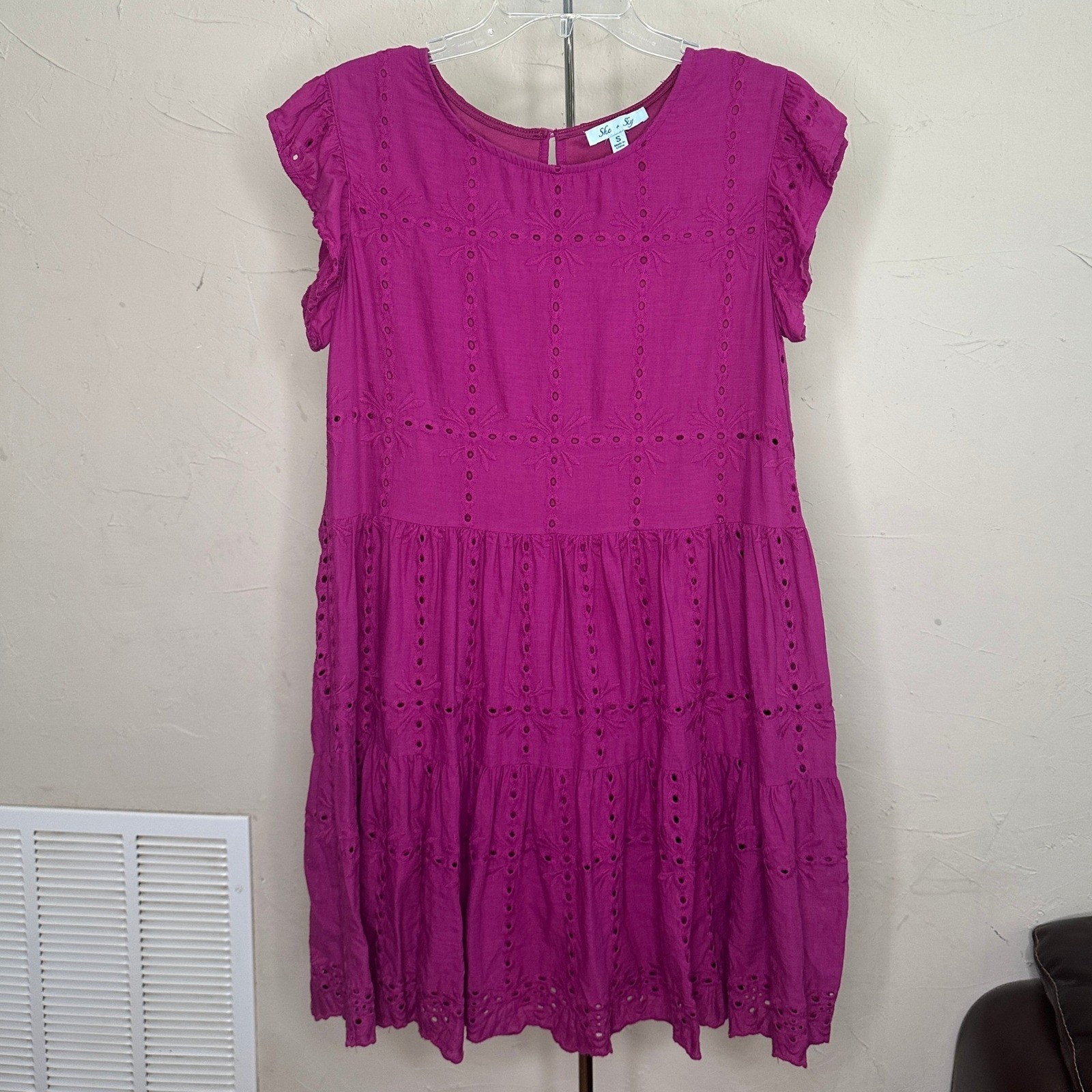 She + Sky Magenta Purple Eyelet Tiered Mini Dress Flutter Sleeve Small