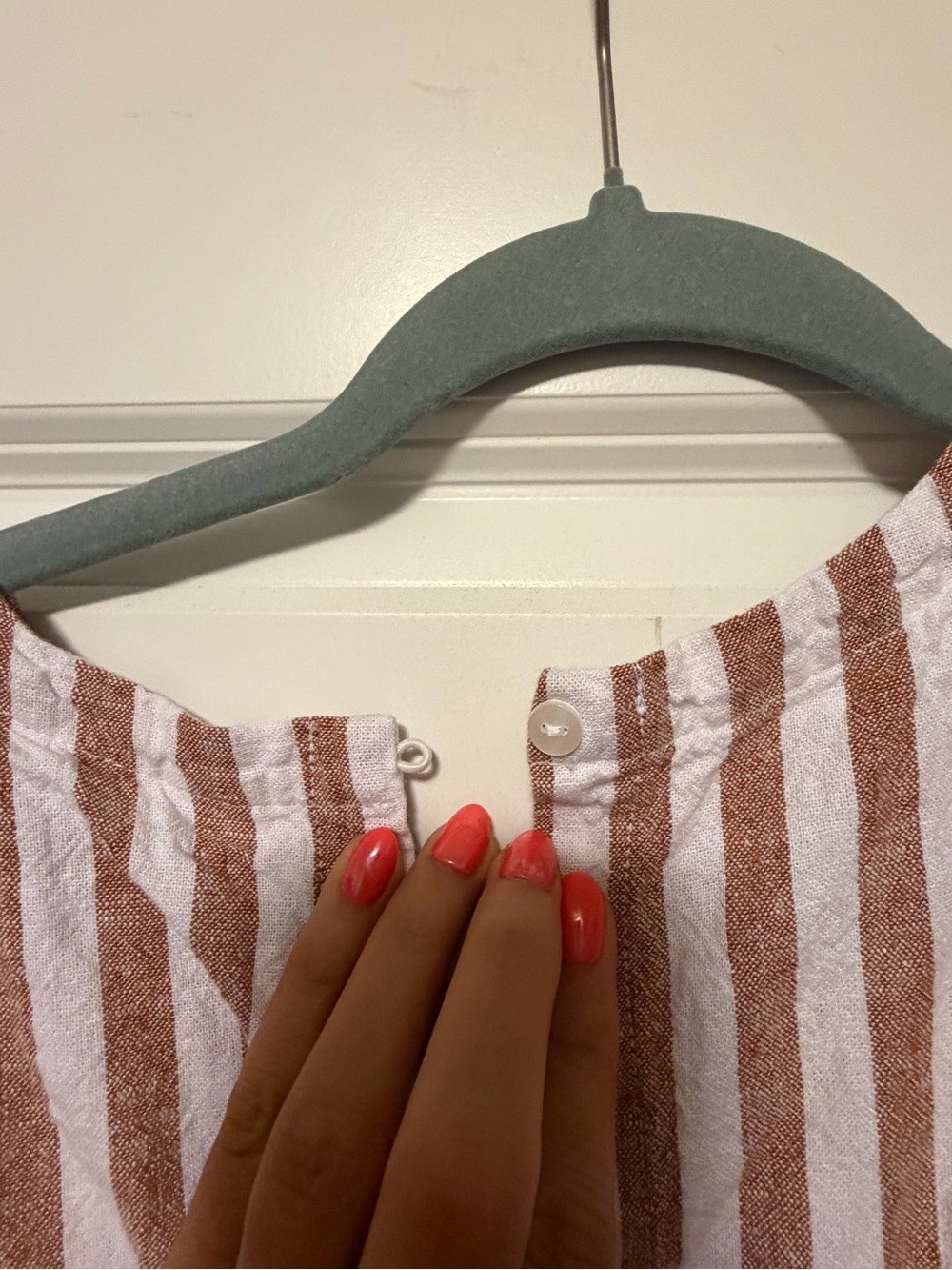 Old Navy White & Rust Striped Sleeveless Tank Top