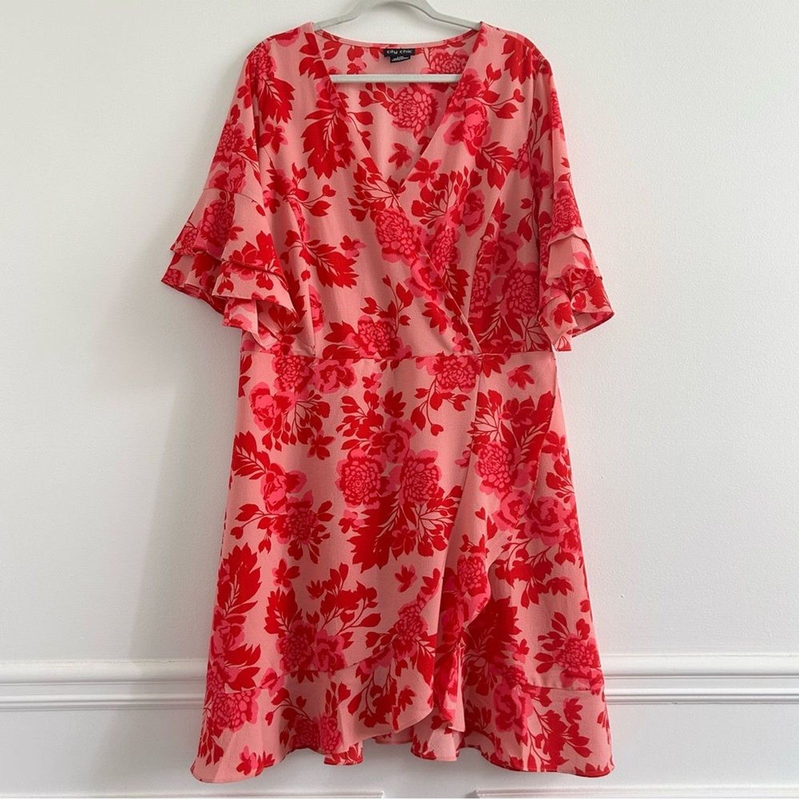 City Chic Trendy Plus Size Mini Dress in Scarlet Floral size Large/20 Faux Wrap