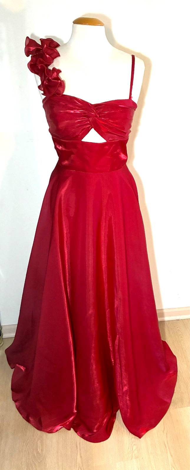 NWT-Jules & Cleo Organza Shimmer Gown w/Ruffle Strap (PROM) – Sz 18 (Red)