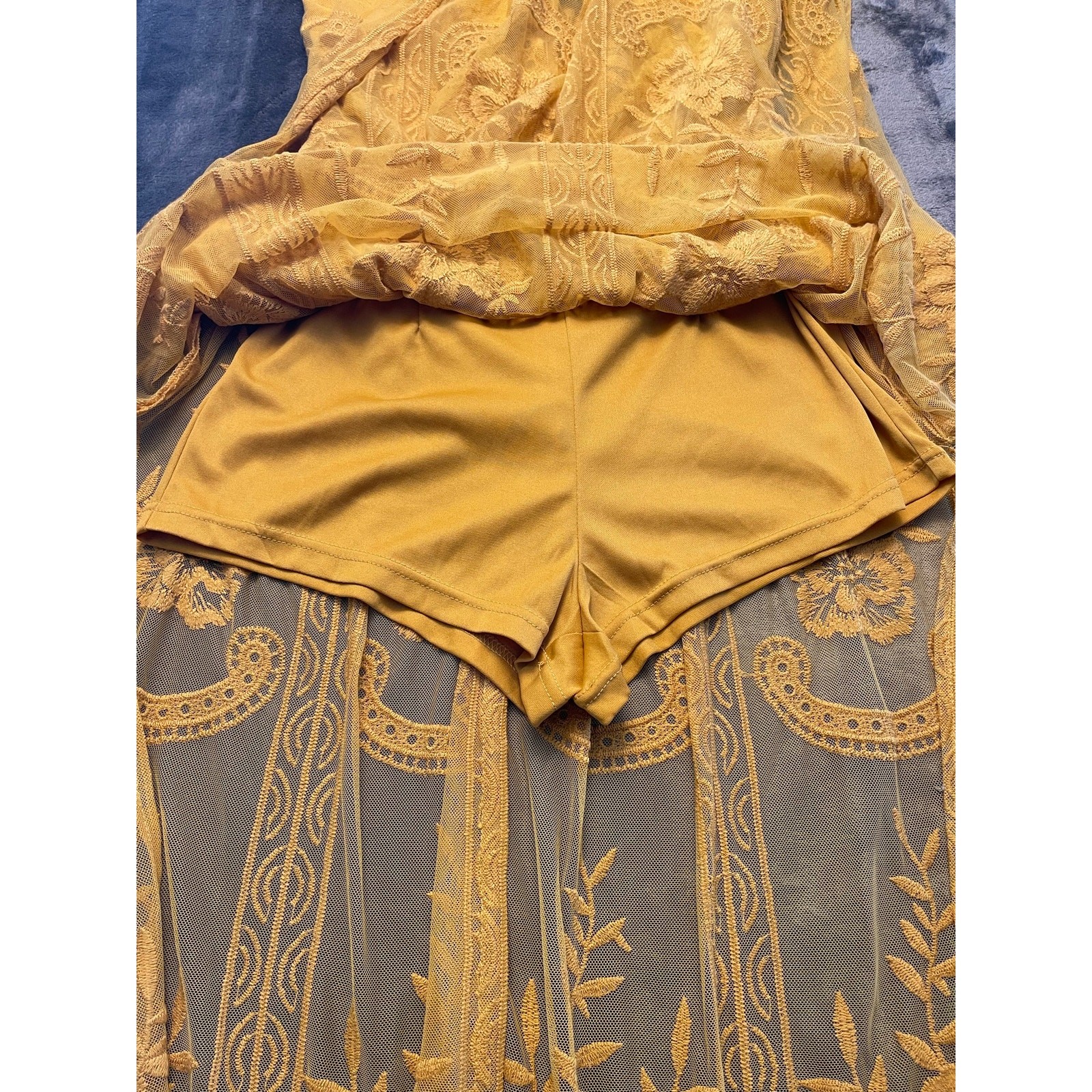 Honey Punch Chloe Lace Maxi – Mustard Yellow / Gold Boho Plunging V-Neck Small