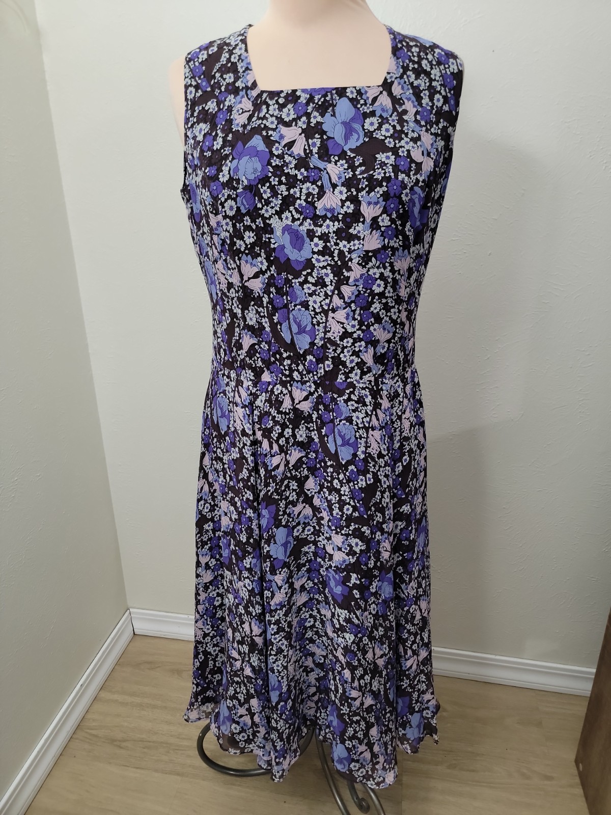 J. PETERMAN Sleeveless 100% Silk Purple Floral Dress Woman’s 10 Flowy Wedding