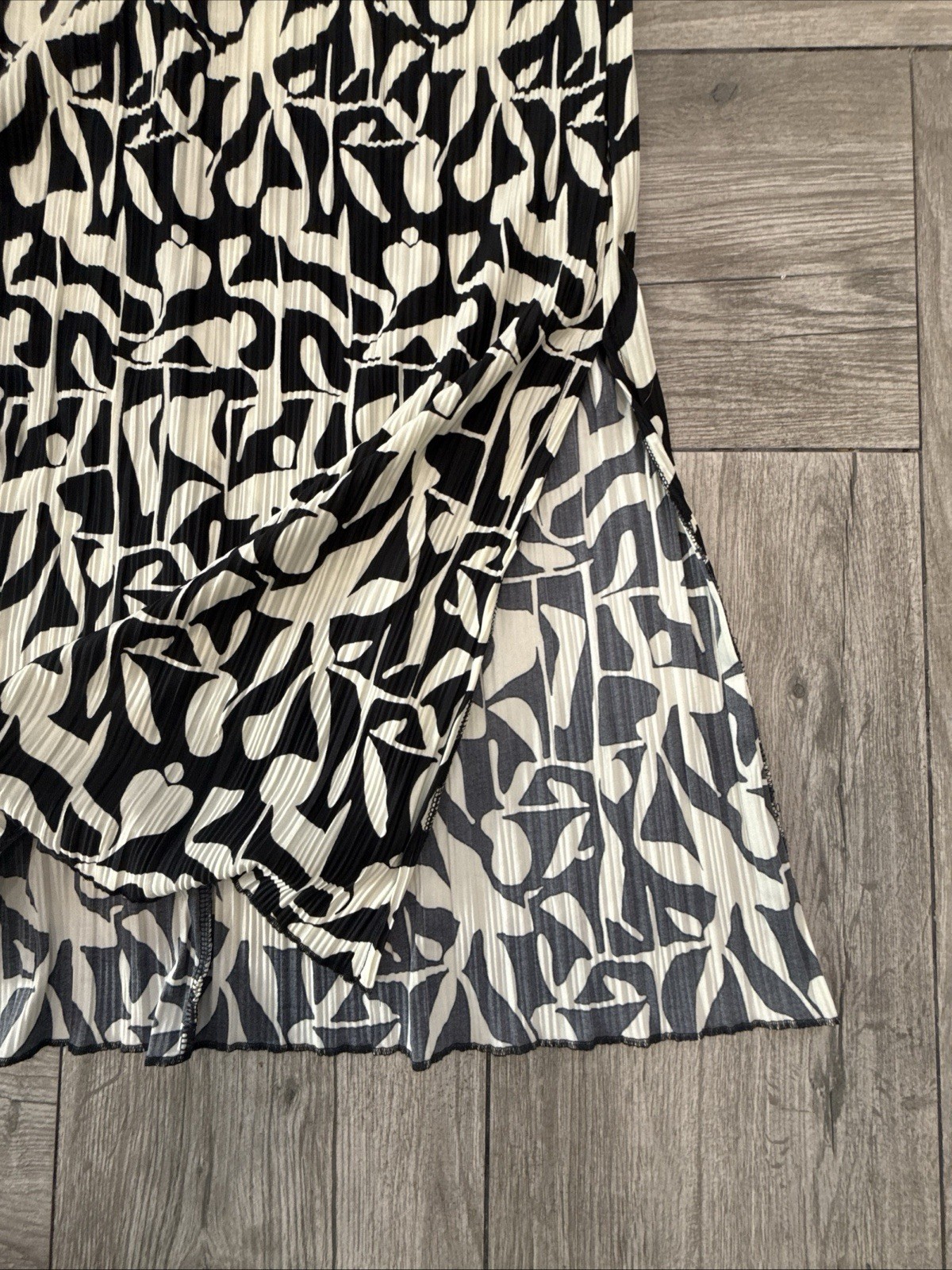 Sfera Basic crinkle sleeveless midi maxi dress size Large Black & Off White