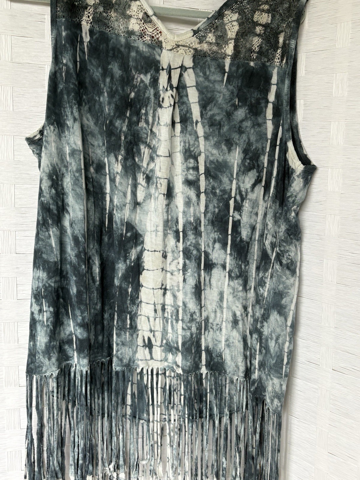 SCULLY Gray Tye Dye size L Short Tank Embroidered Coastal Cowgirl Boho