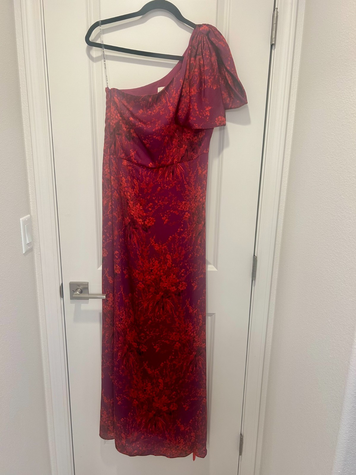 Sachin and Babi Chelsea Gown Raspberry Bouquet Size 8