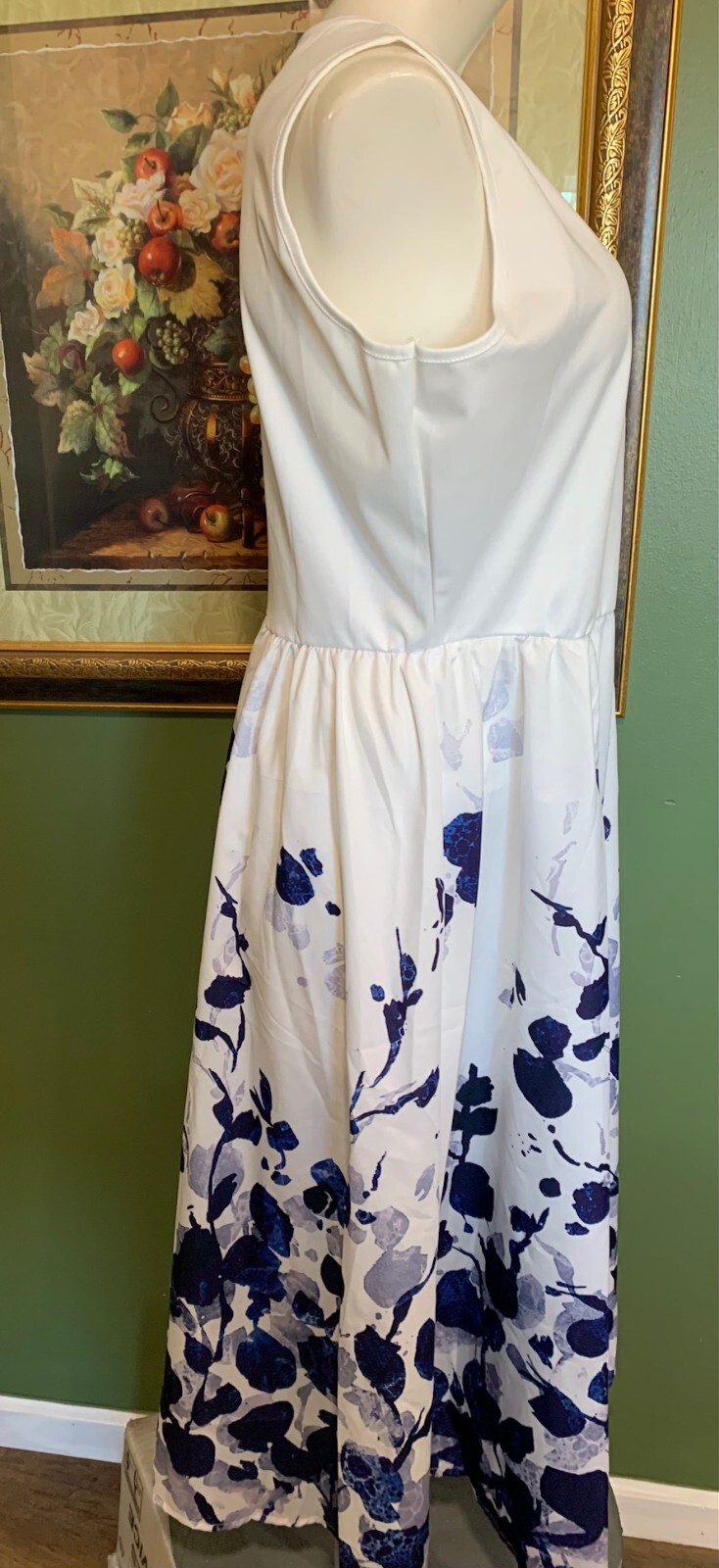 UNBRANDED LIGHTWEIGHT BLUE & WHITE SLEEVELESS DRESS ~ SIZE XL (Approx 14-16)