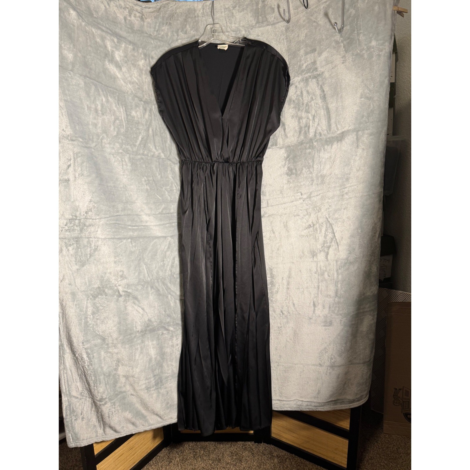 Blue Buttercup Black Satin Pleated jumper V-Neck Slit pant IP83433 Womens small