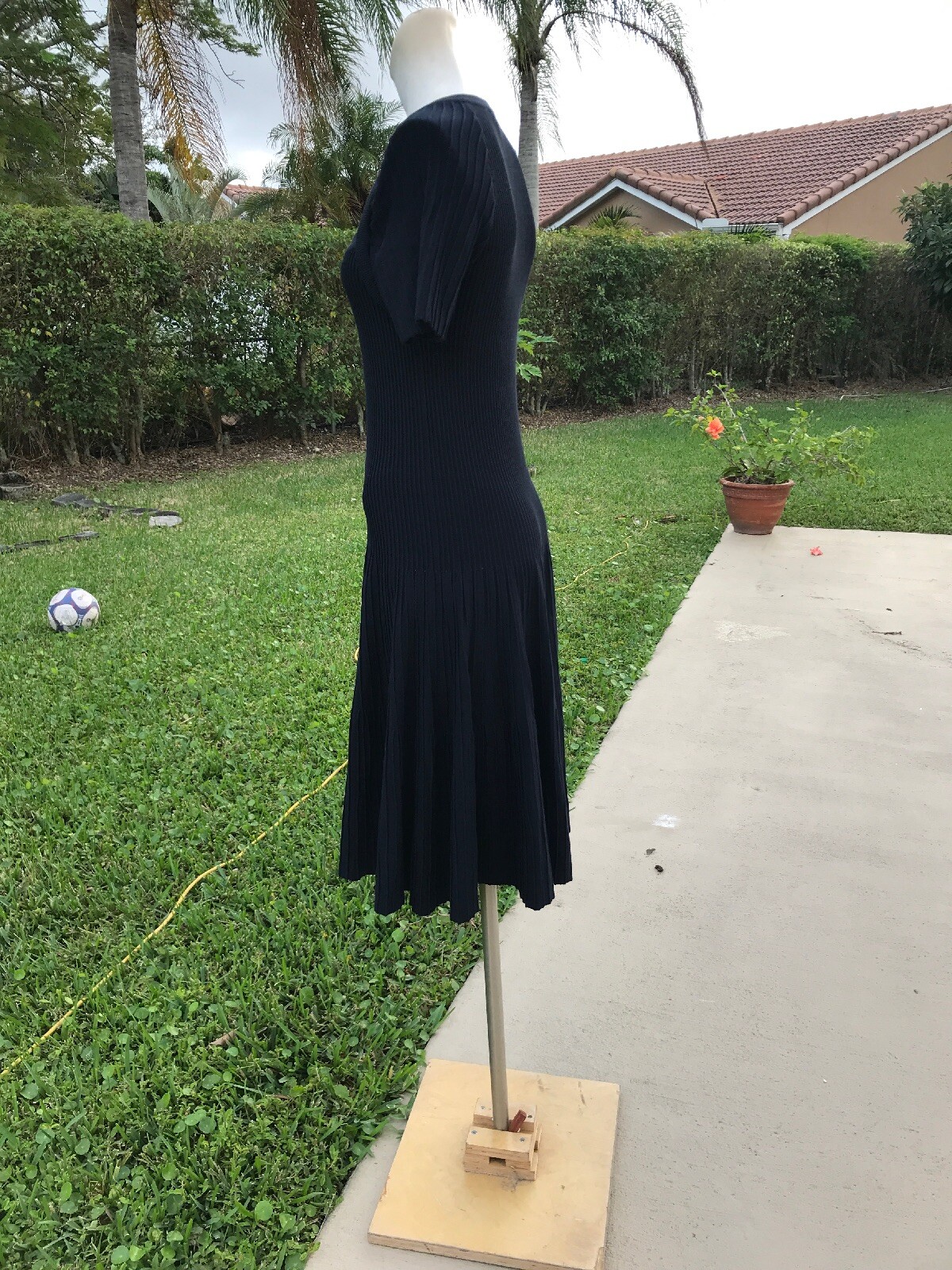 ESCADA NAVY BLUE SHORT SLEEVE KNIT FLARE BOTTOM DRESS GR Sz 38 MADE IN ITALY