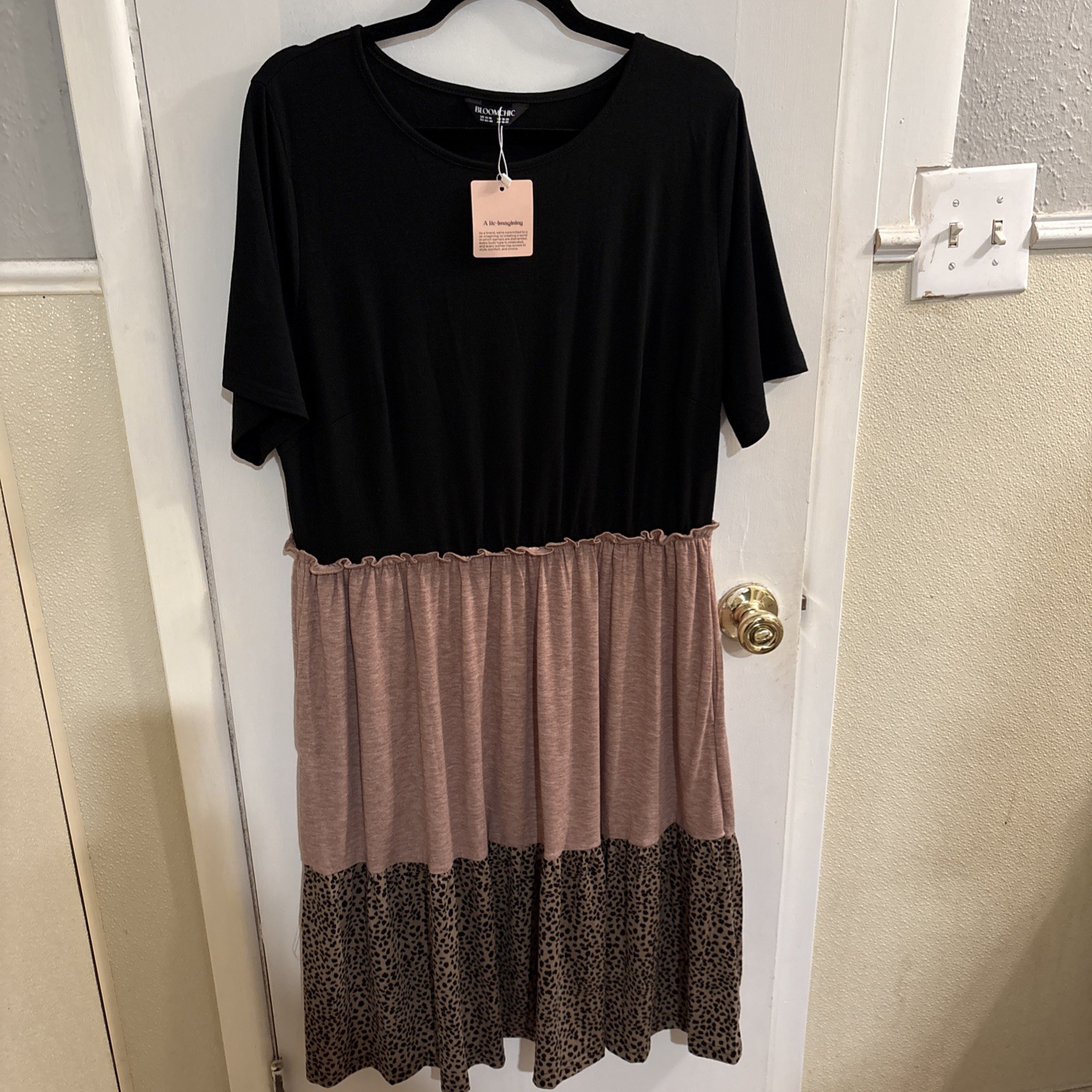 BloomChic Dress Black And Leopard Color Size 14-16 Stretchy With Pockets