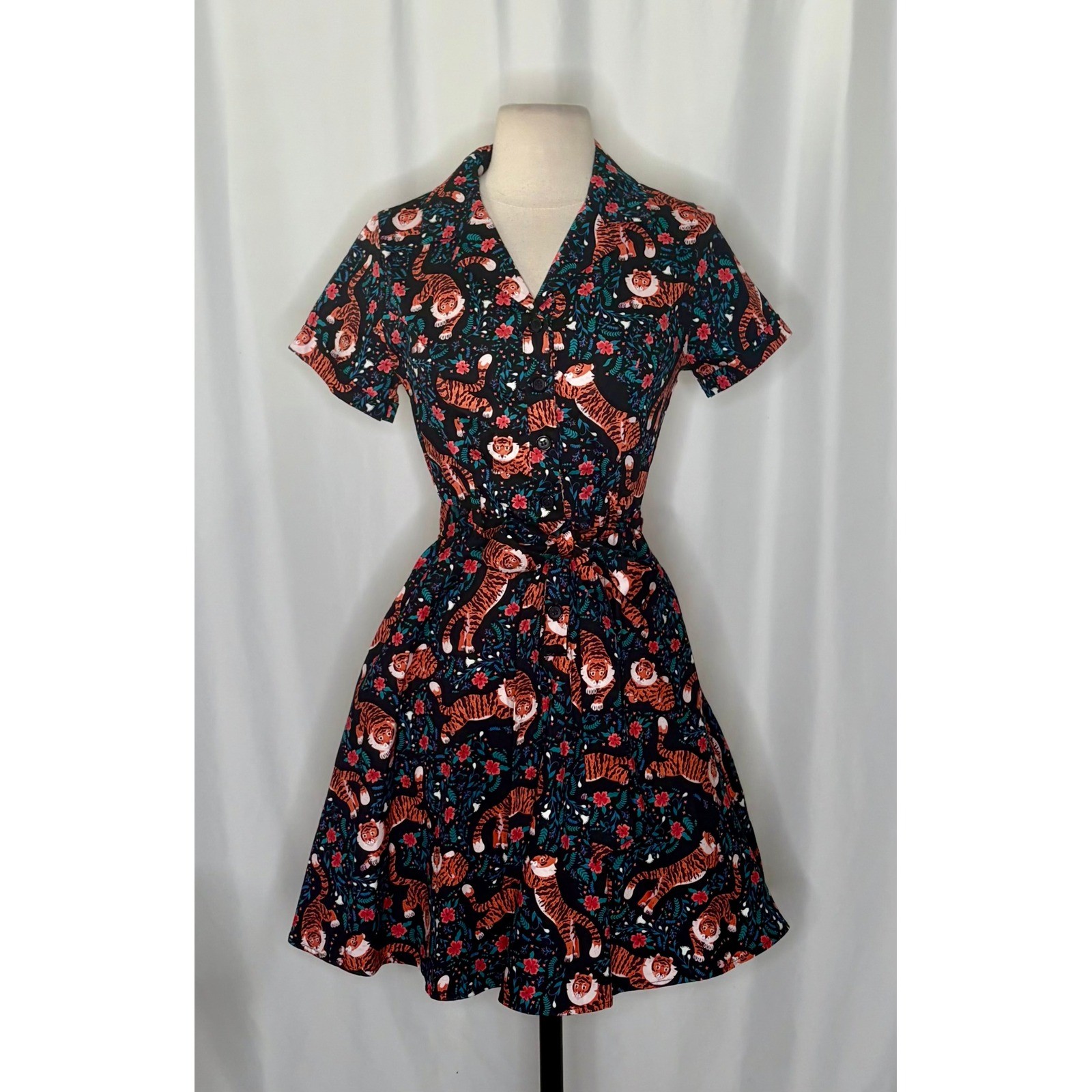 EVA ROSE Tiger Flower Field Knee Length Shirt Dress Shirtdress Tie Waist Small