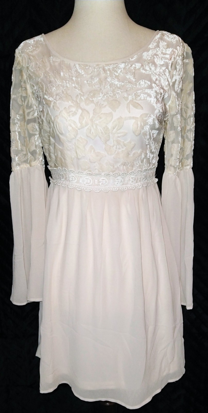 Flying Tomato Cream Floral Velvet Flowy Mini Dress With Bell Sleeves ~ Sz XS