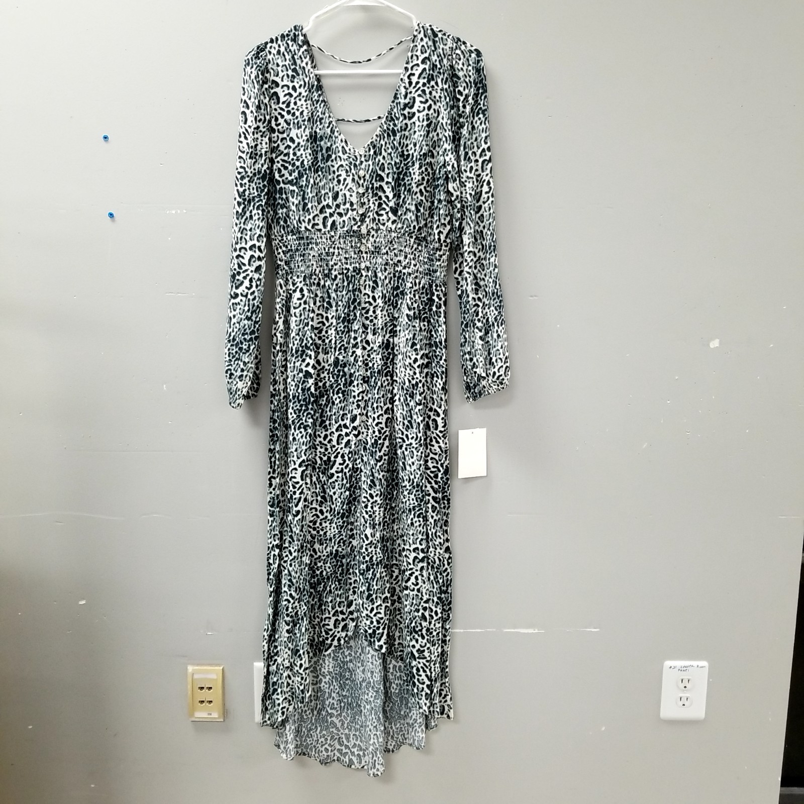 NWT Lola Grace Gray Leopard Pattern Long Sleeve Smocked Maxi Dress Leg Slit Sz M