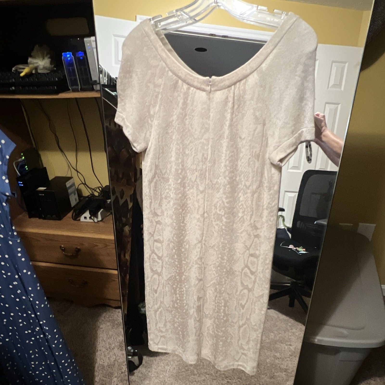 St. John Collection Beige Rayon Knit Sheath Dress Scoop Neck Short Sleeve 4