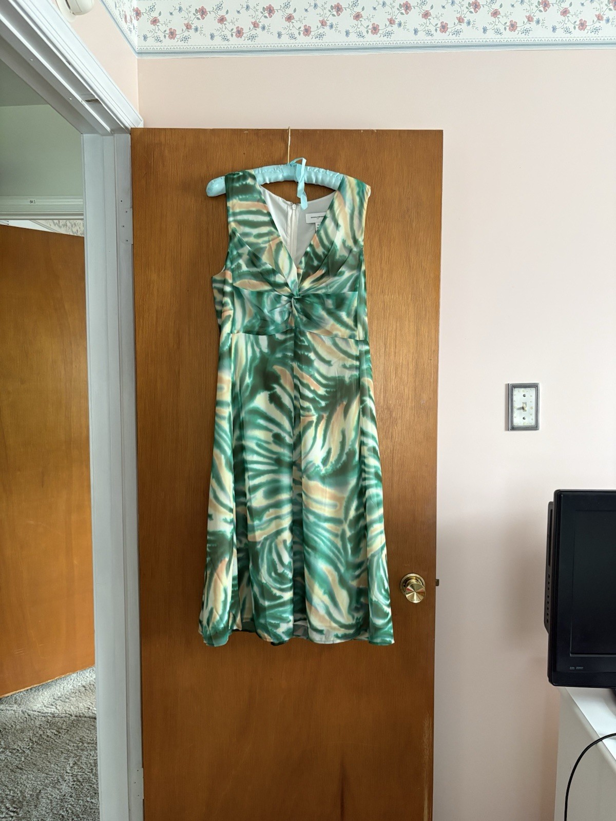 Banana Republic Blue Floral Size 12 Lined V-Neck Sleeveless Sheath Dress