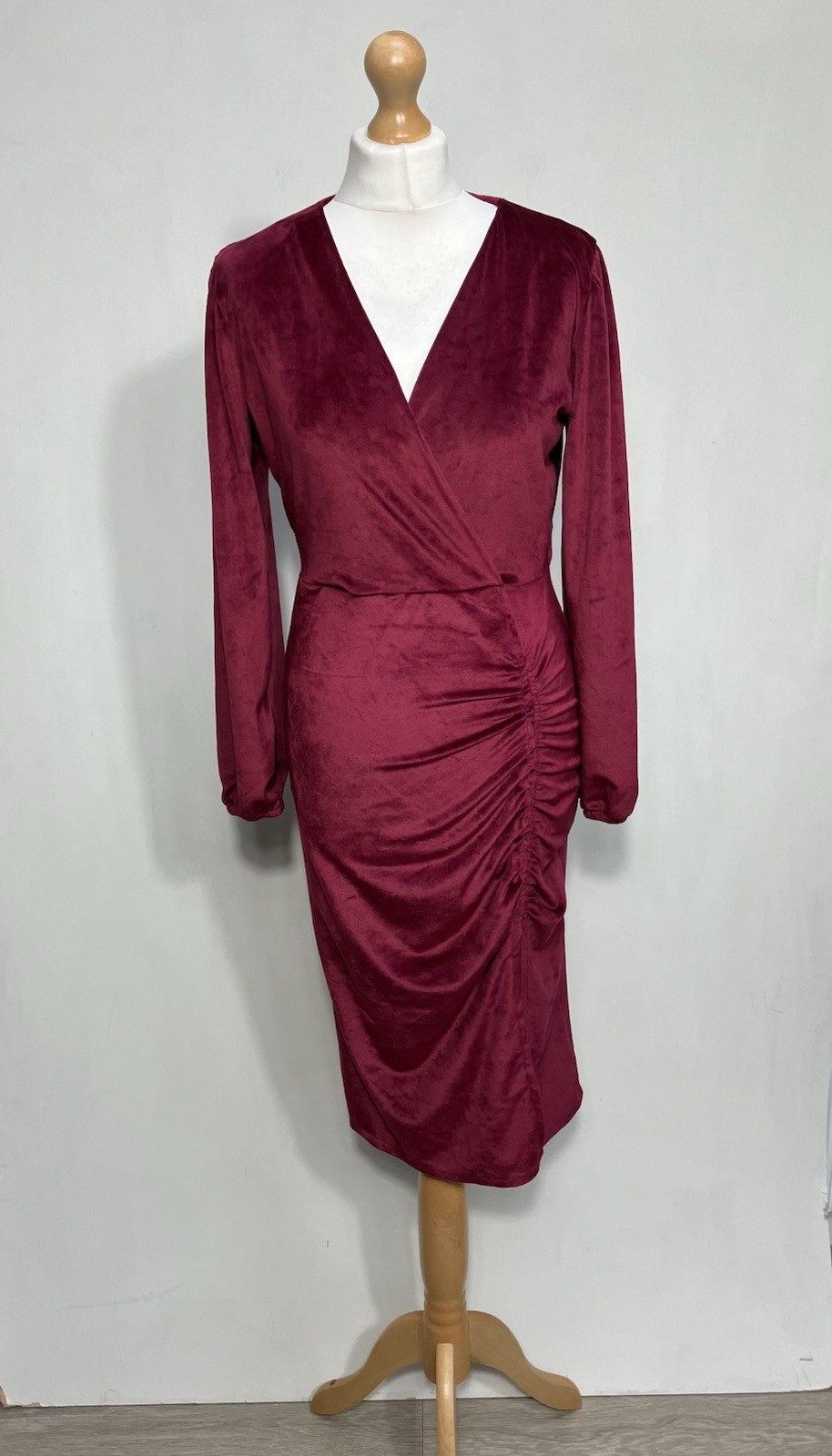 Women’s Velvet Party Dress Size M Medium V Neck Sexy Ruched Formal Holiday