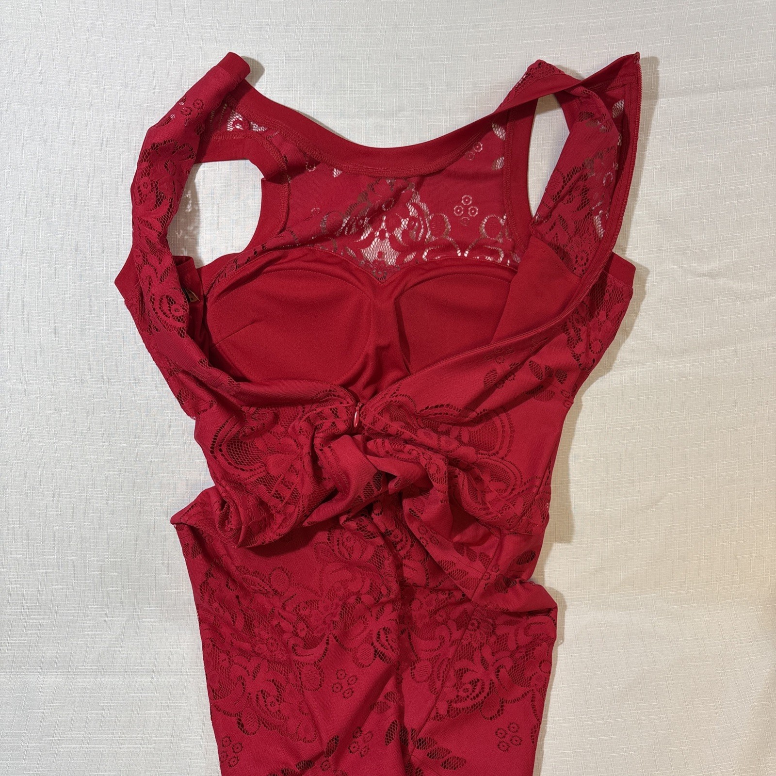 Guess LA size 8 lacey fitted & Lined red mini dress Stunning