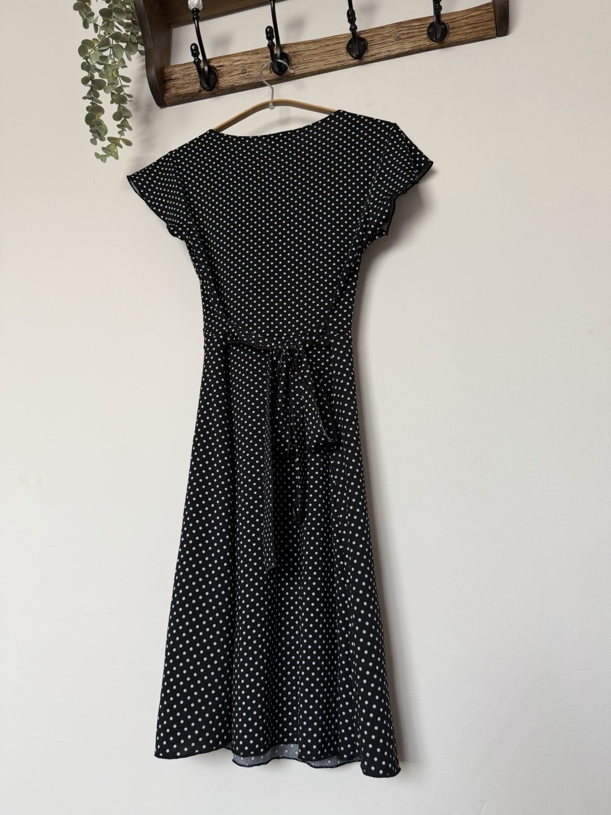 Julie’s Closet black/white poker dot plunge neck fit & flare summer dress size S