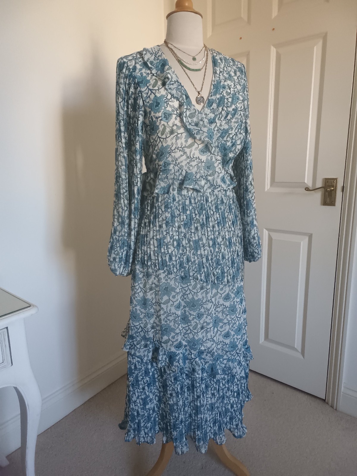 TOPSHOP FLORAL MIDI DRESS PLEATED SHEER LONG BELL SLEEVES NWOT SIZE 6 8 WEDDING