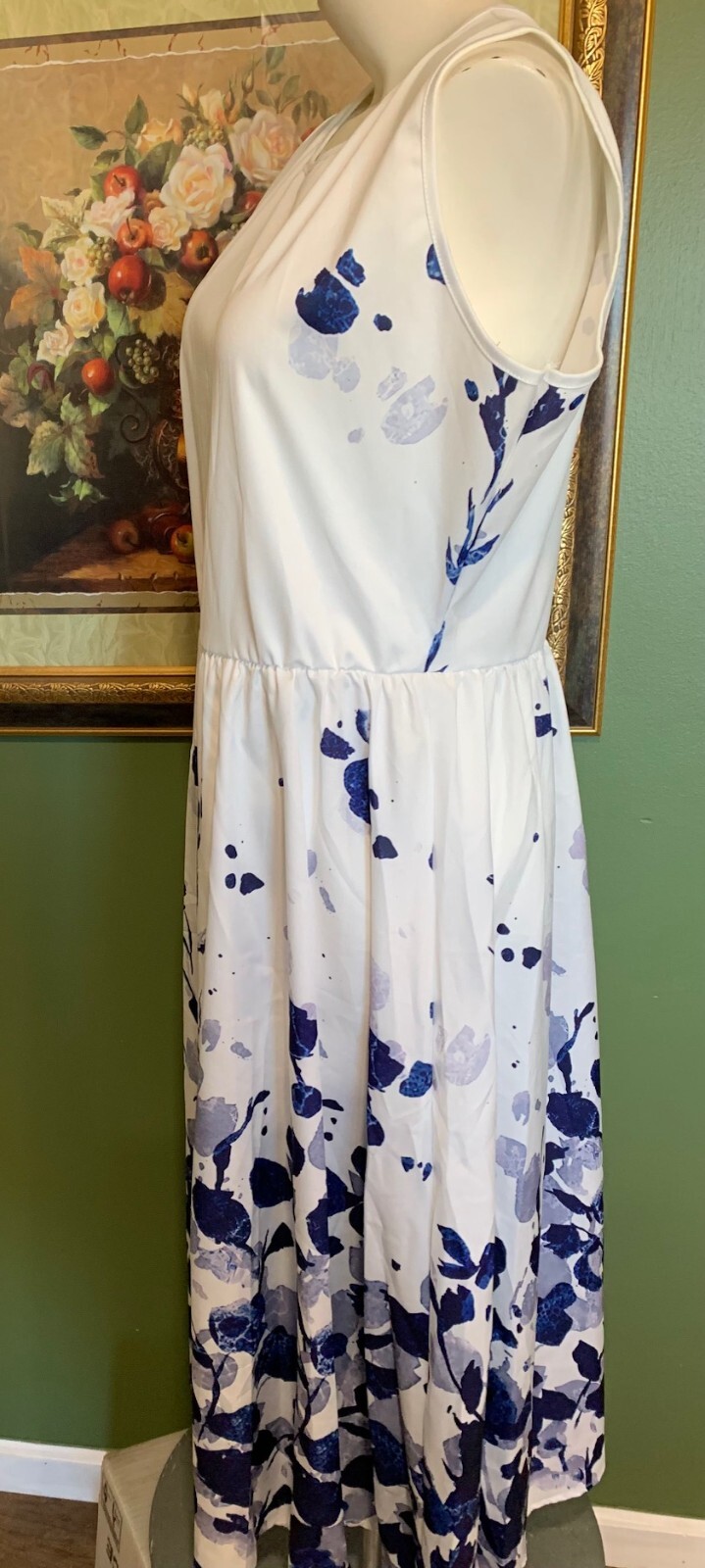 UNBRANDED LIGHTWEIGHT BLUE & WHITE SLEEVELESS DRESS ~ SIZE XL (Approx 14-16)