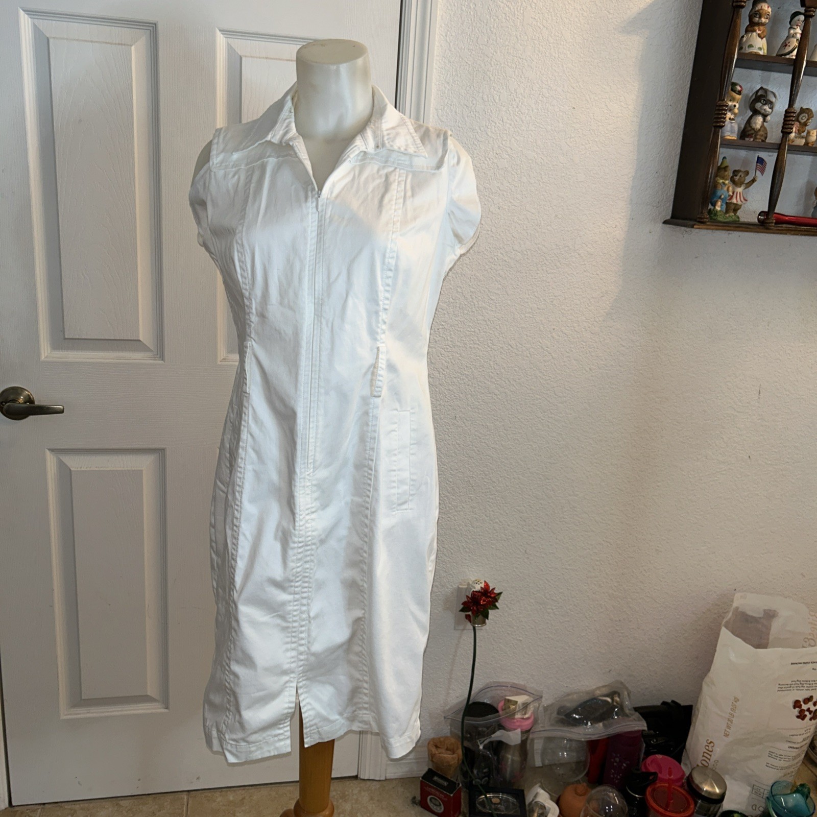 Calvin Klein Women’s Zipper Front Dress Size P it Is 97% Cotton And 3% Spandex ￼