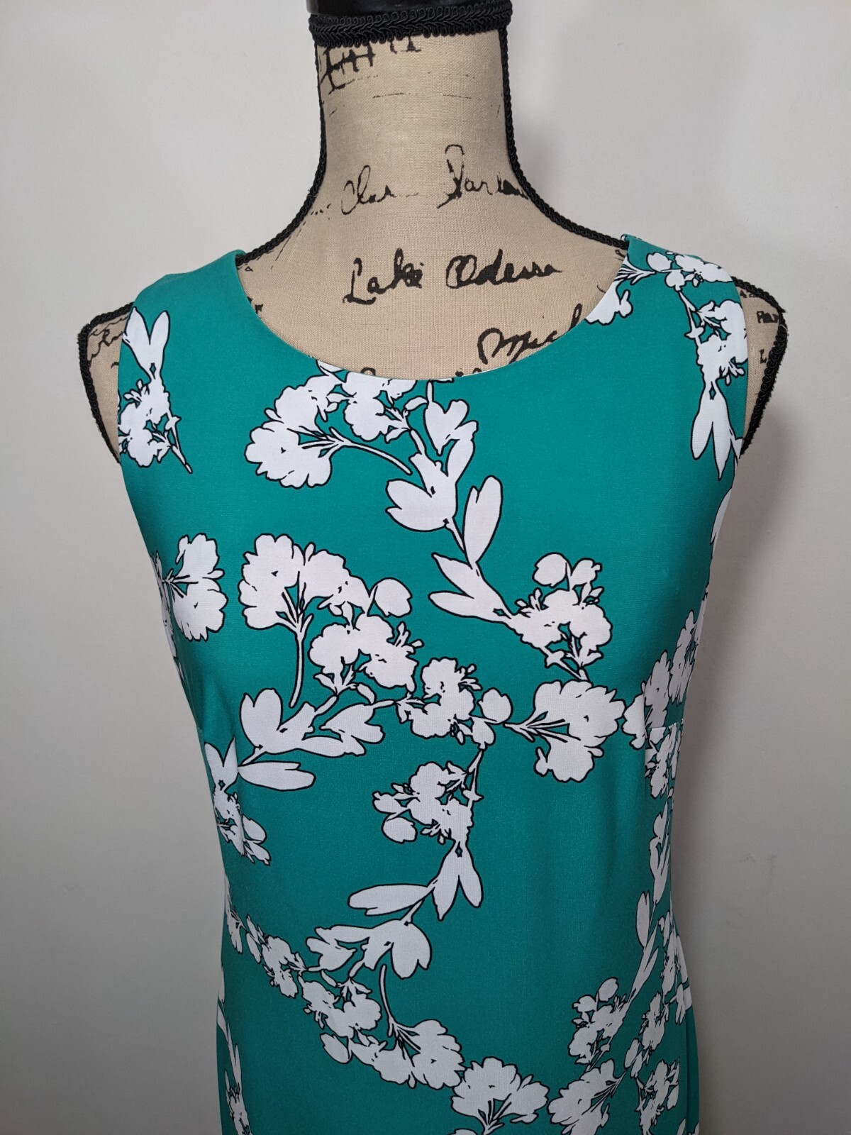NWT CHAPS Floral Jersey Sheath Dress Green Blue White Stretch Sleeveless Sz 10