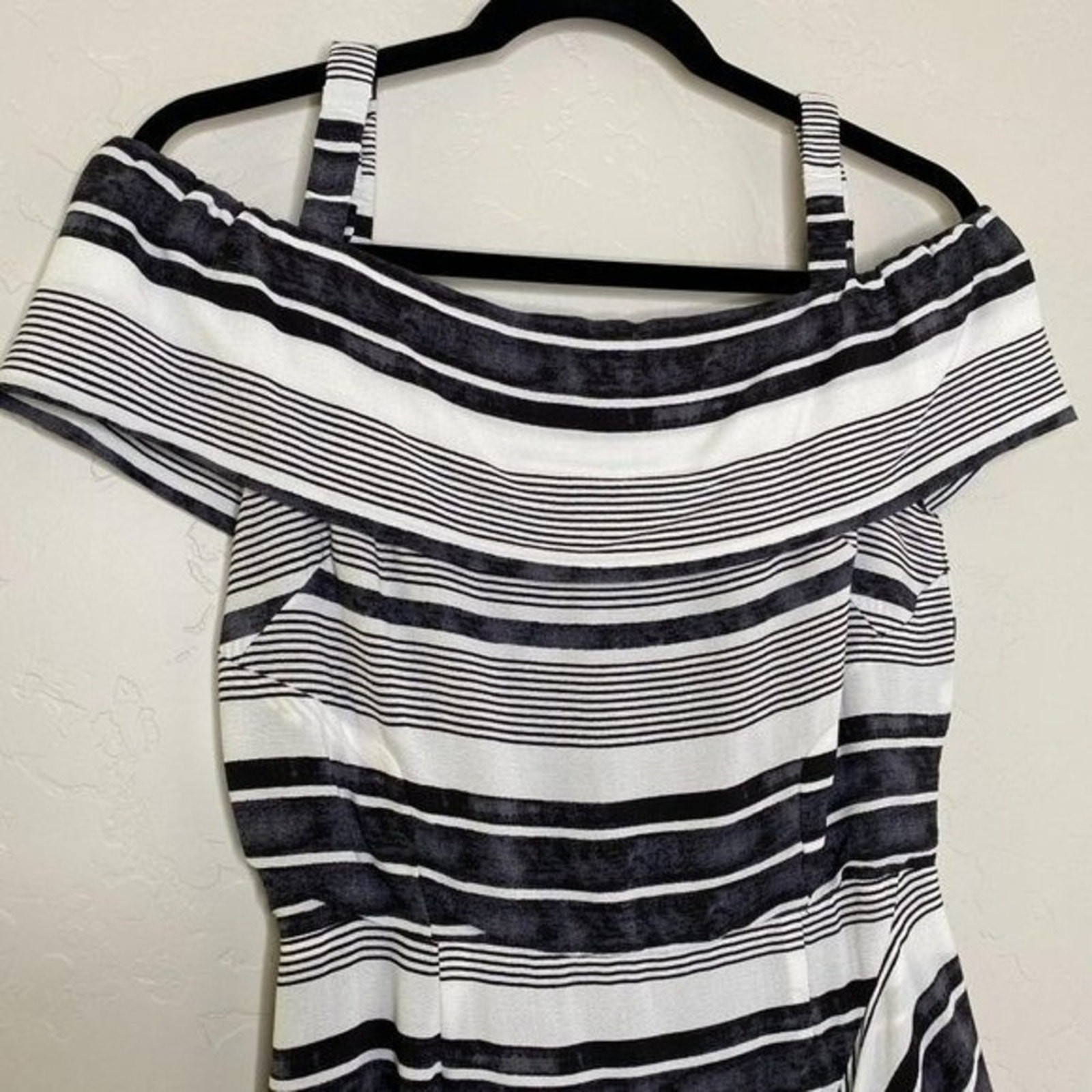Olivaceous NWT Striped Cold Shoulder Dress Medium