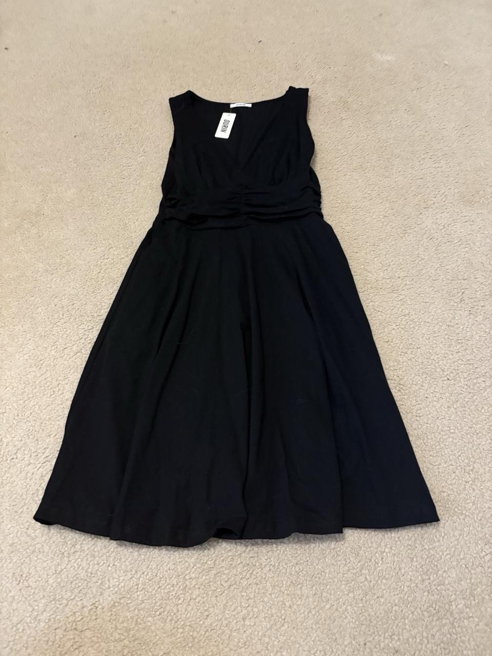 OURIN Women’s Solid Black Sleeveless V-Neck Knee-Length Dress, Size S