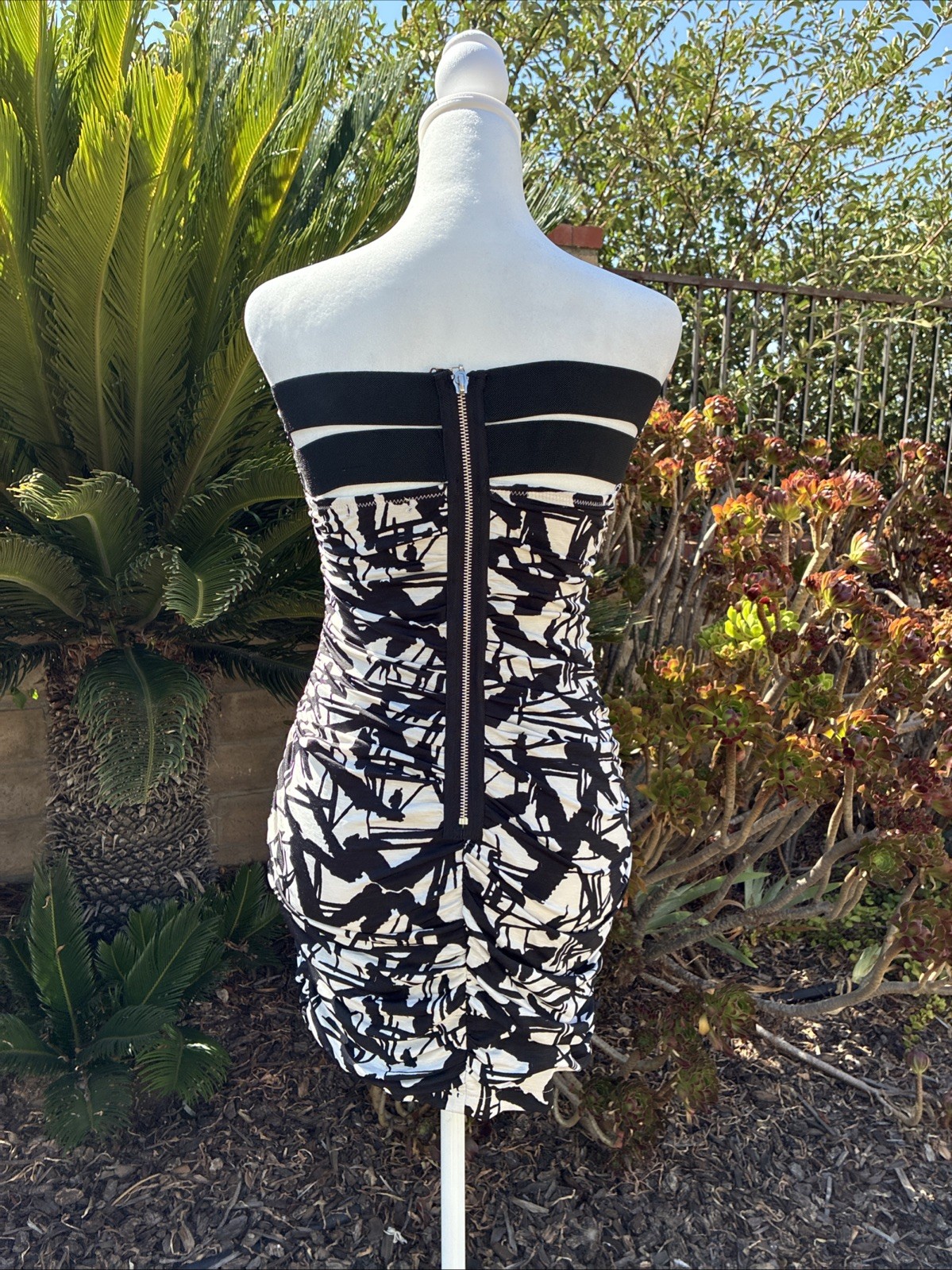 Women’s Strapless Mini Black & White Design Dress Size Small By Love Culture