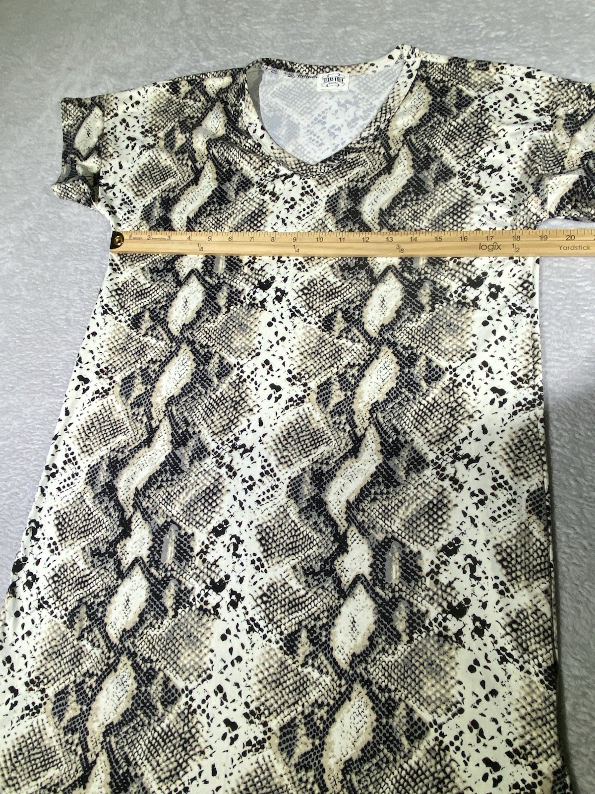 Texas True Threads Snake Print Dress Size Small Short Sleeve V-Neck Western