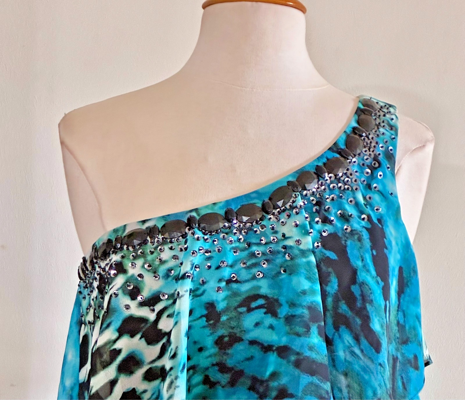 NWOT- One Shoulder Animal Print Tiered Mini Dress (Teal/Black/Ivory) – Size 8