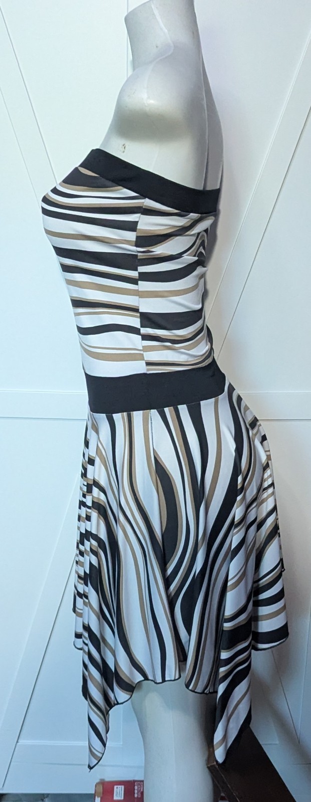 Wavy Pattern Sleeveless Women Dress By Style With Square Skirt