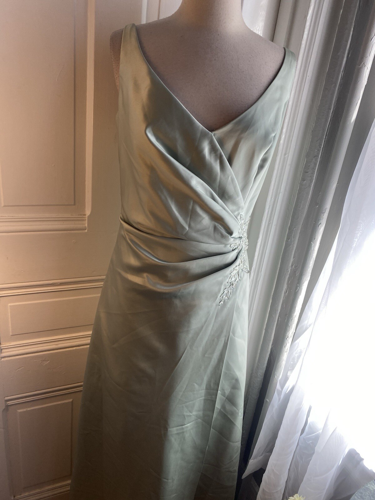 IMPRESSION SILVER GRAY LONG FORMAL STRAP DRESS-EMBROIDERED GLITTER SIDE-SIZE12!!