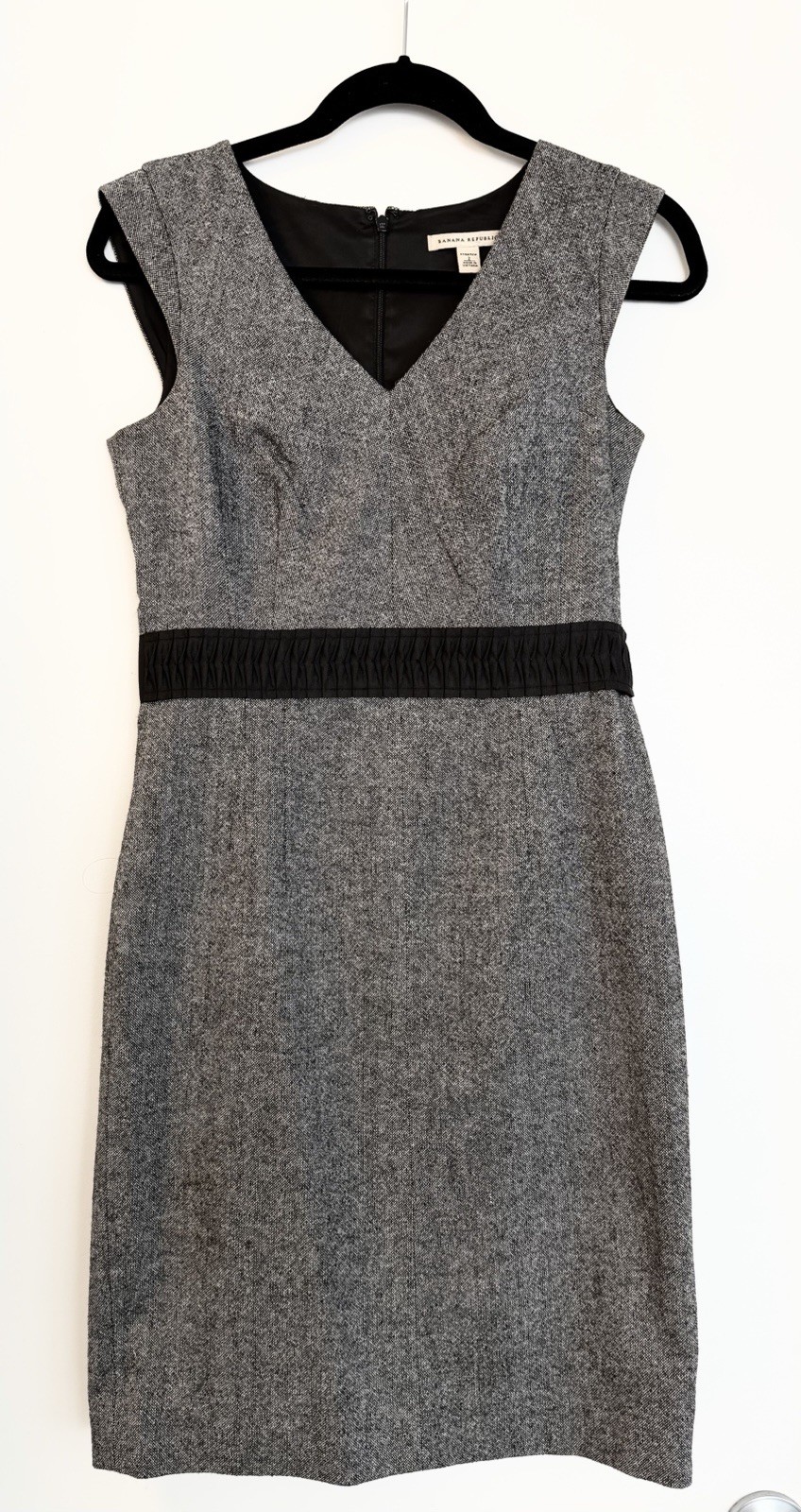 Banana Republic Women’s Grey Wool Blend Tweed V Neck Sleeveless Shift Dress Sz 2