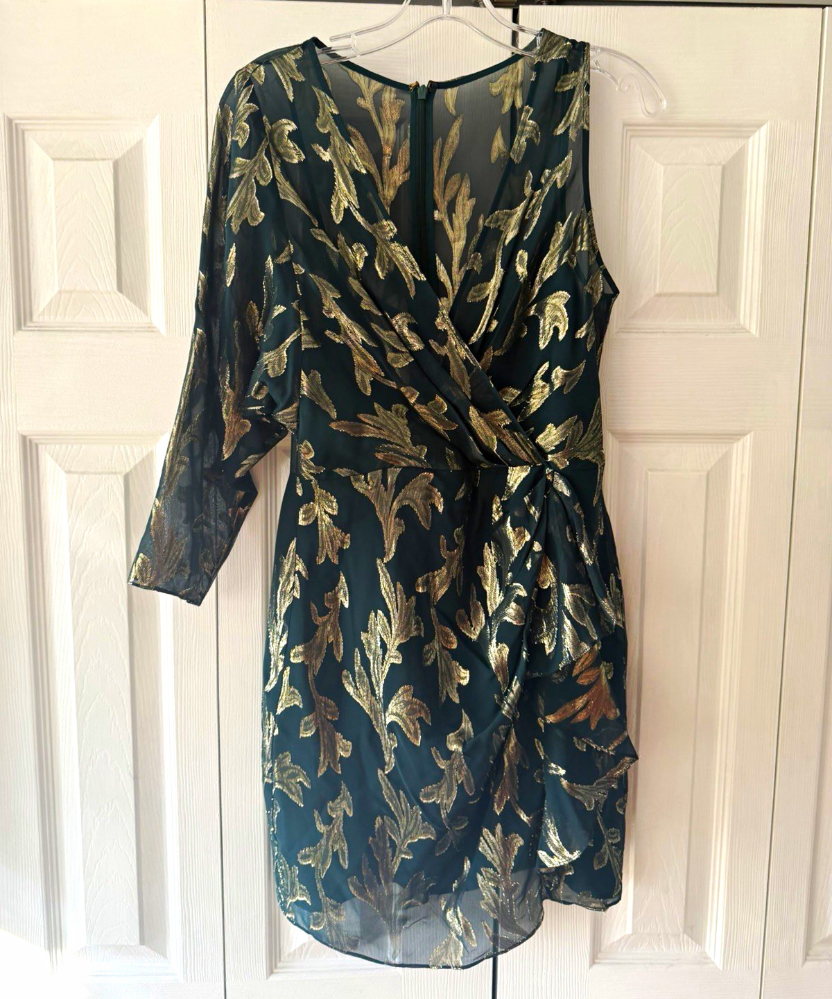 BCBGMAXAZRIA Green/Gold Floral Metallic Chiffon Wrap V-Neck 3/4 Short Size 6