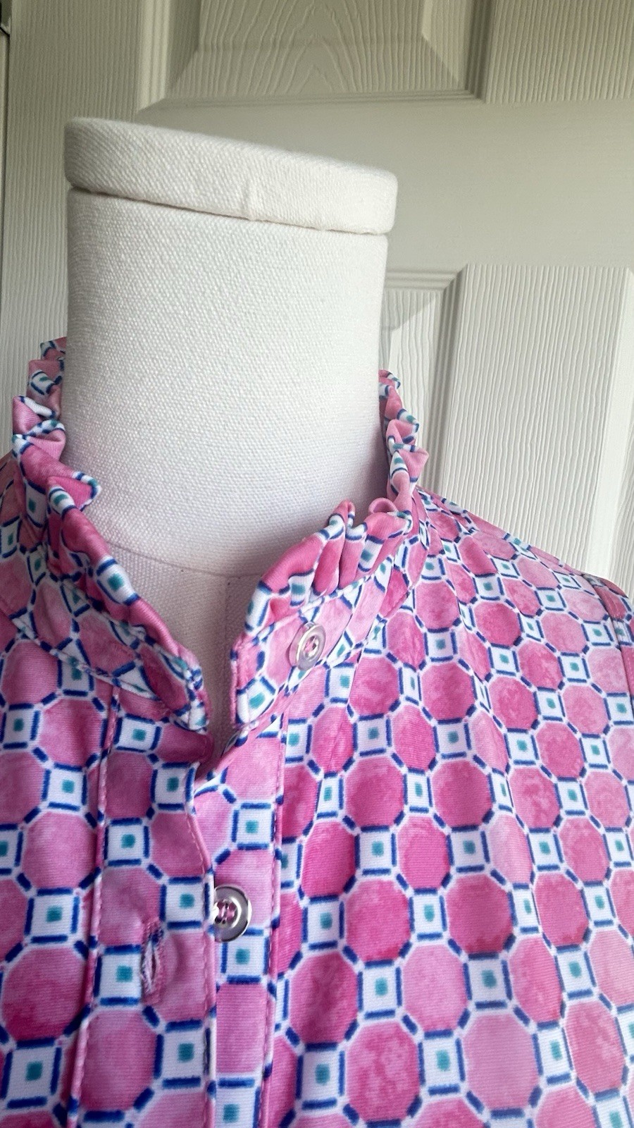 Pappagallo Tess Ruffle Neck Midi Dress. Button Up geometric pink, Belted Sz 4