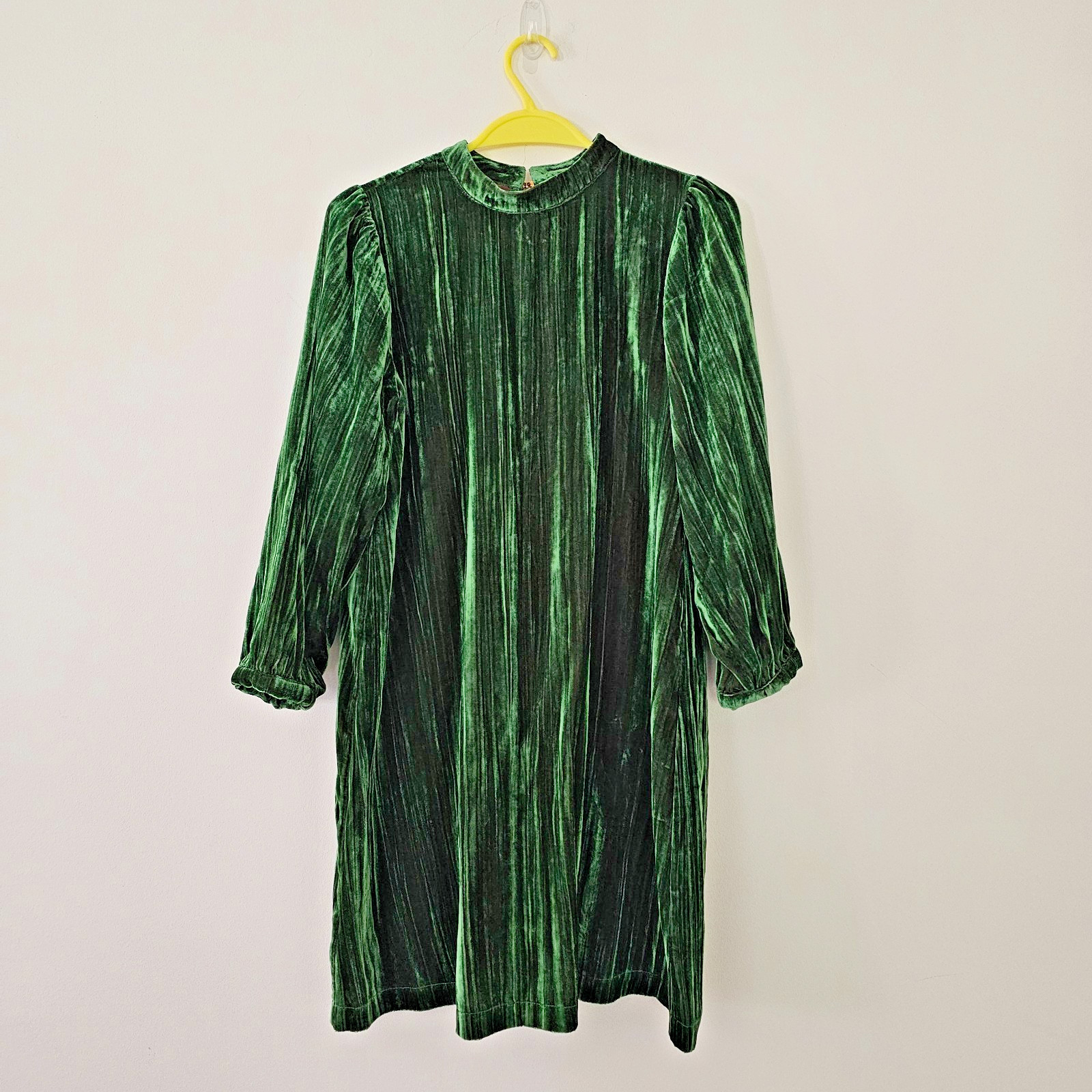 Oliver Bonas Textured Velvet Mini Dress size 8 long-sleeve crushed green velvet