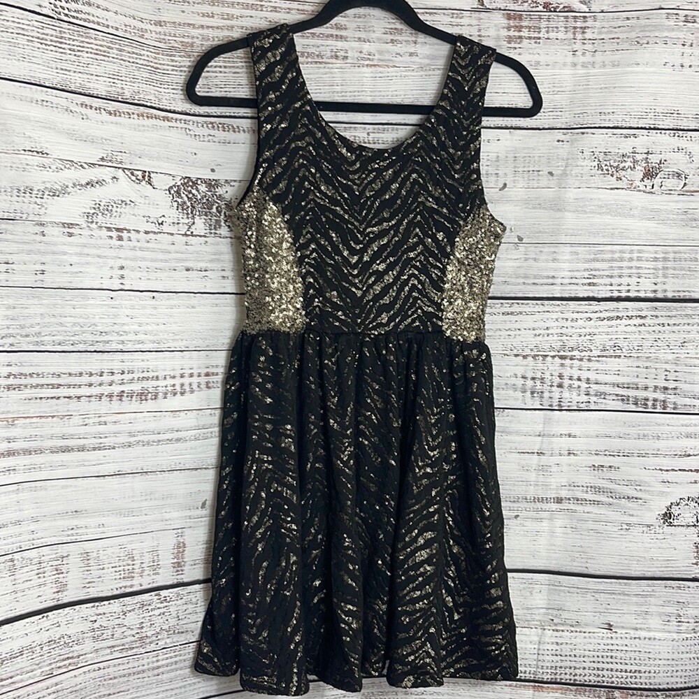 Revolve Hunt no more Dress Womens Medium beaded sequined fit and flare lace mini