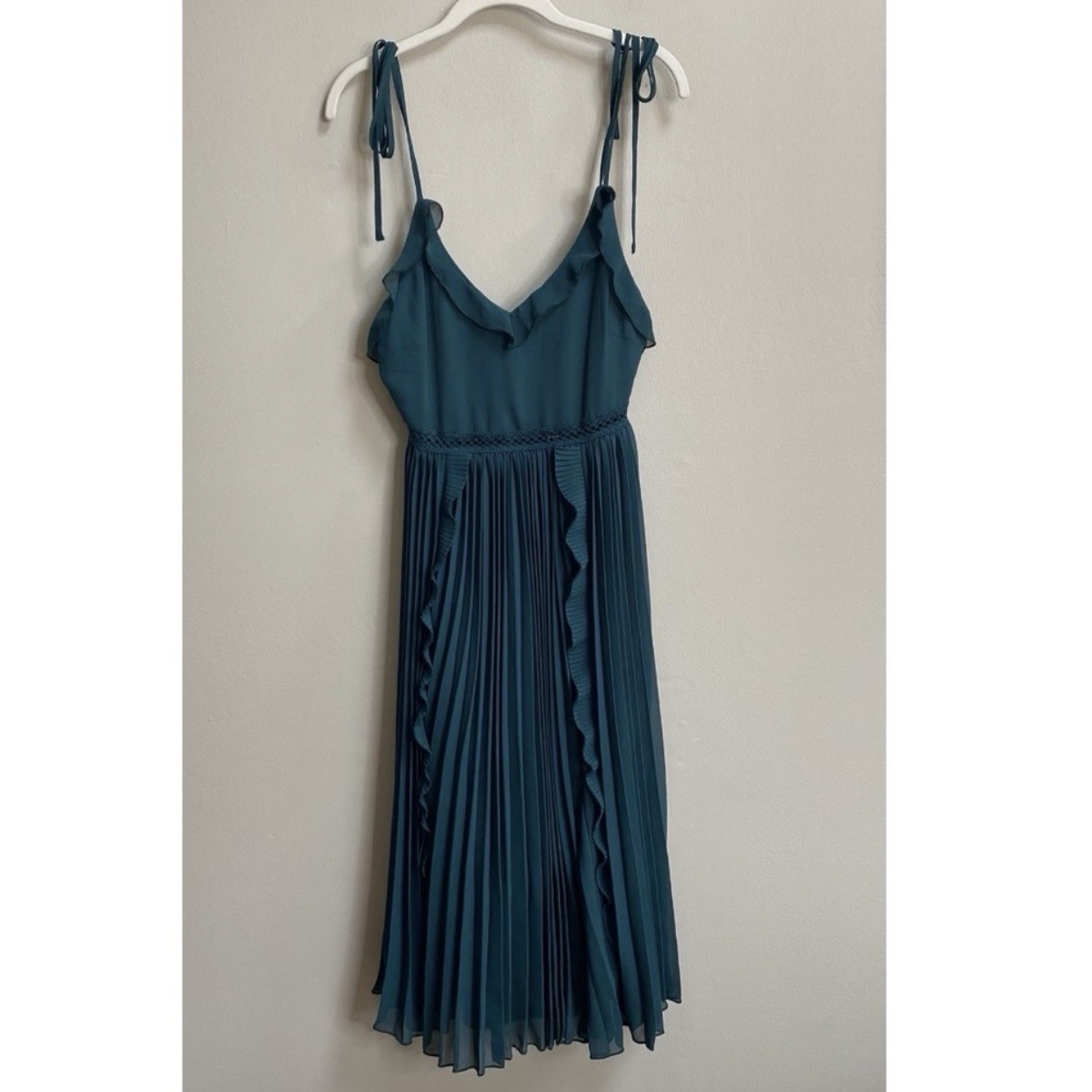 Lulu’s Never A Dull Moment Emerald Green Tie-Strap Pleated Midi Dress Size XS