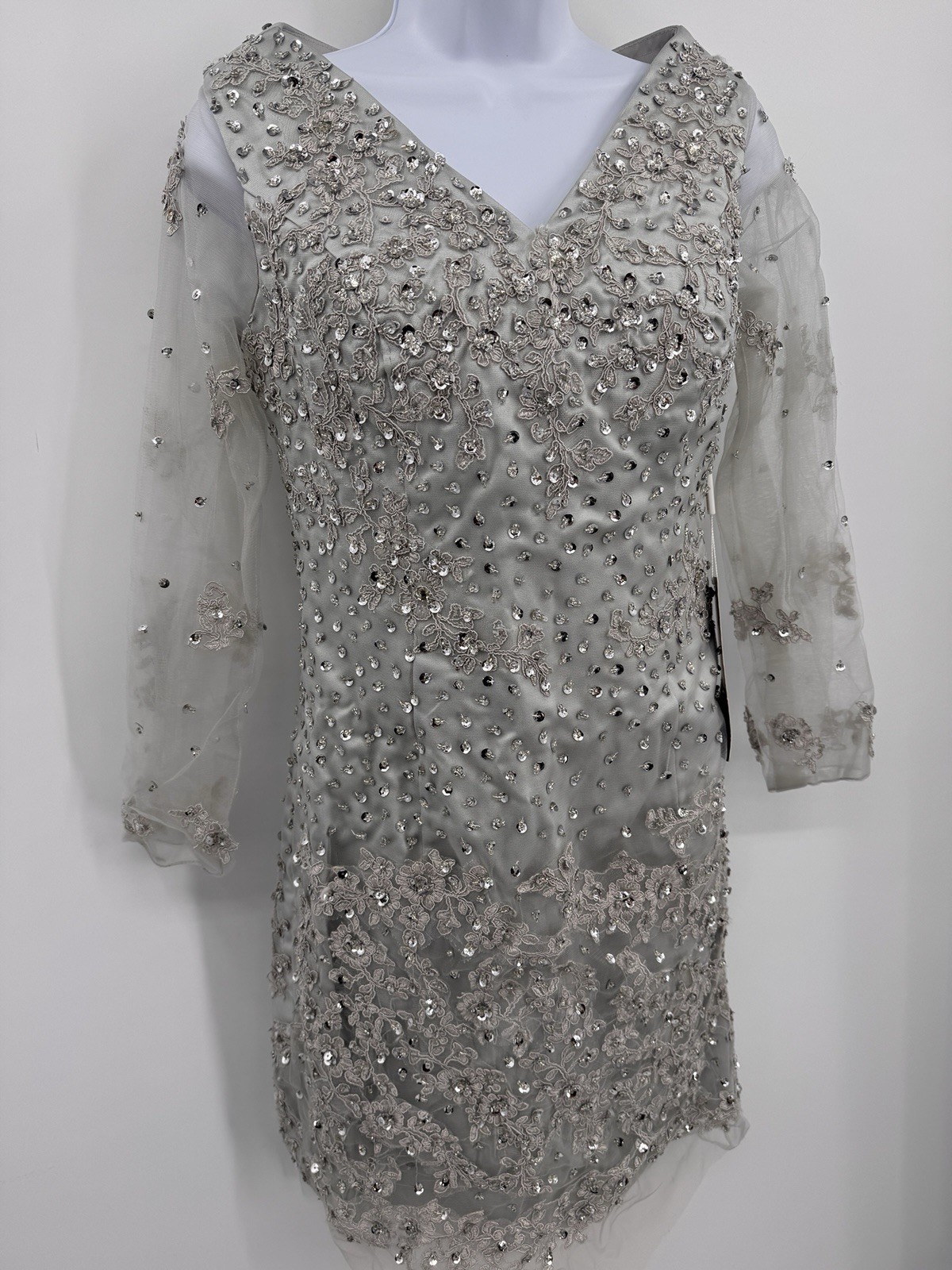 IZIDRESS Silver Heavily Sequined Beaded Lace V-Neck Short Sheath Dress 32″ Chest